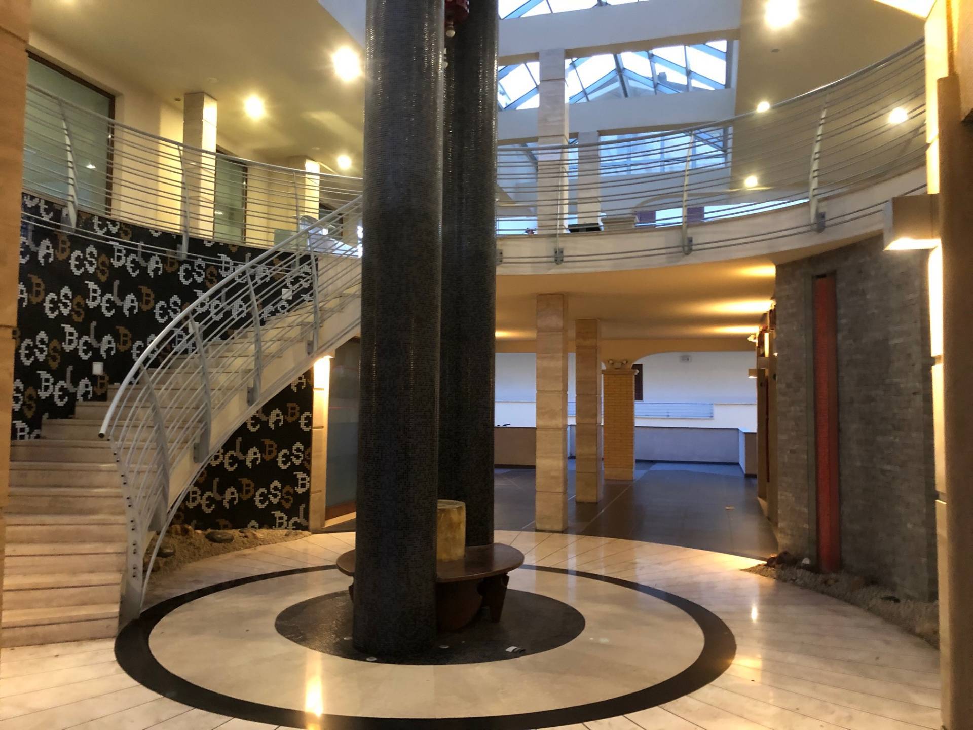 Locale commerciale in vendita a Silvi, Silvi Marina