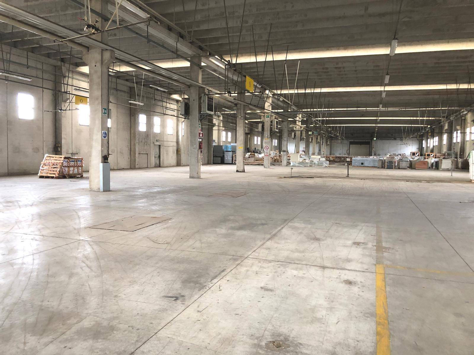 Capannone in vendita a Tortoreto, Salino