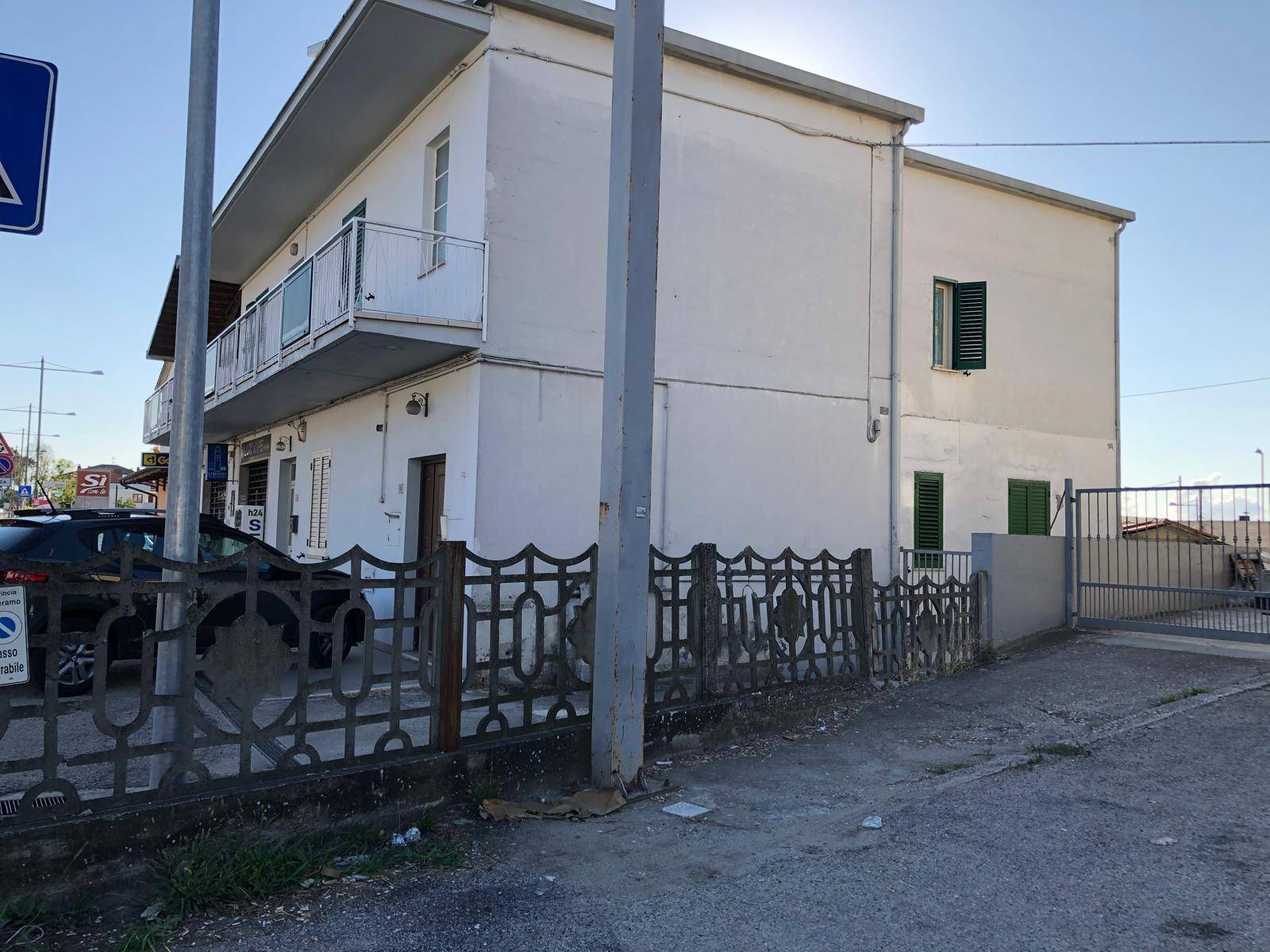 Locale commerciale in vendita a Morro d'Oro, Pagliare