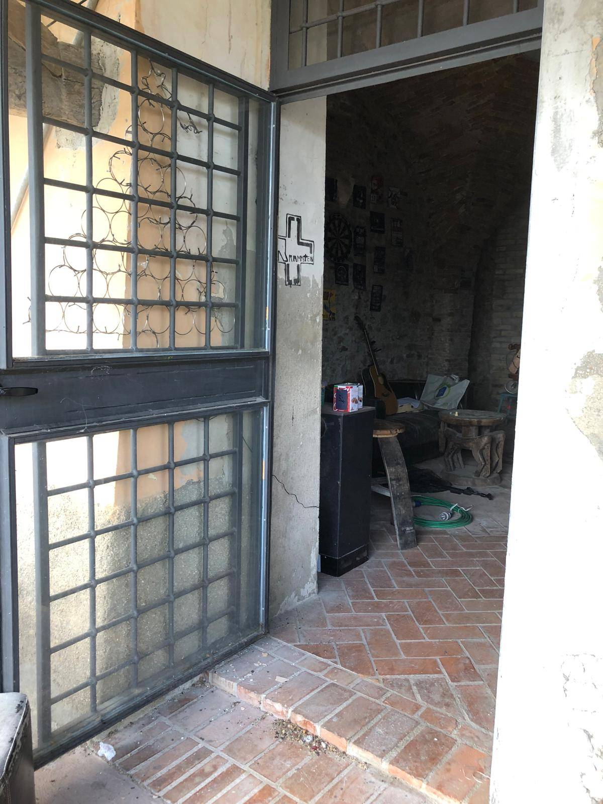 Palazzo in vendita a Canzano, centro