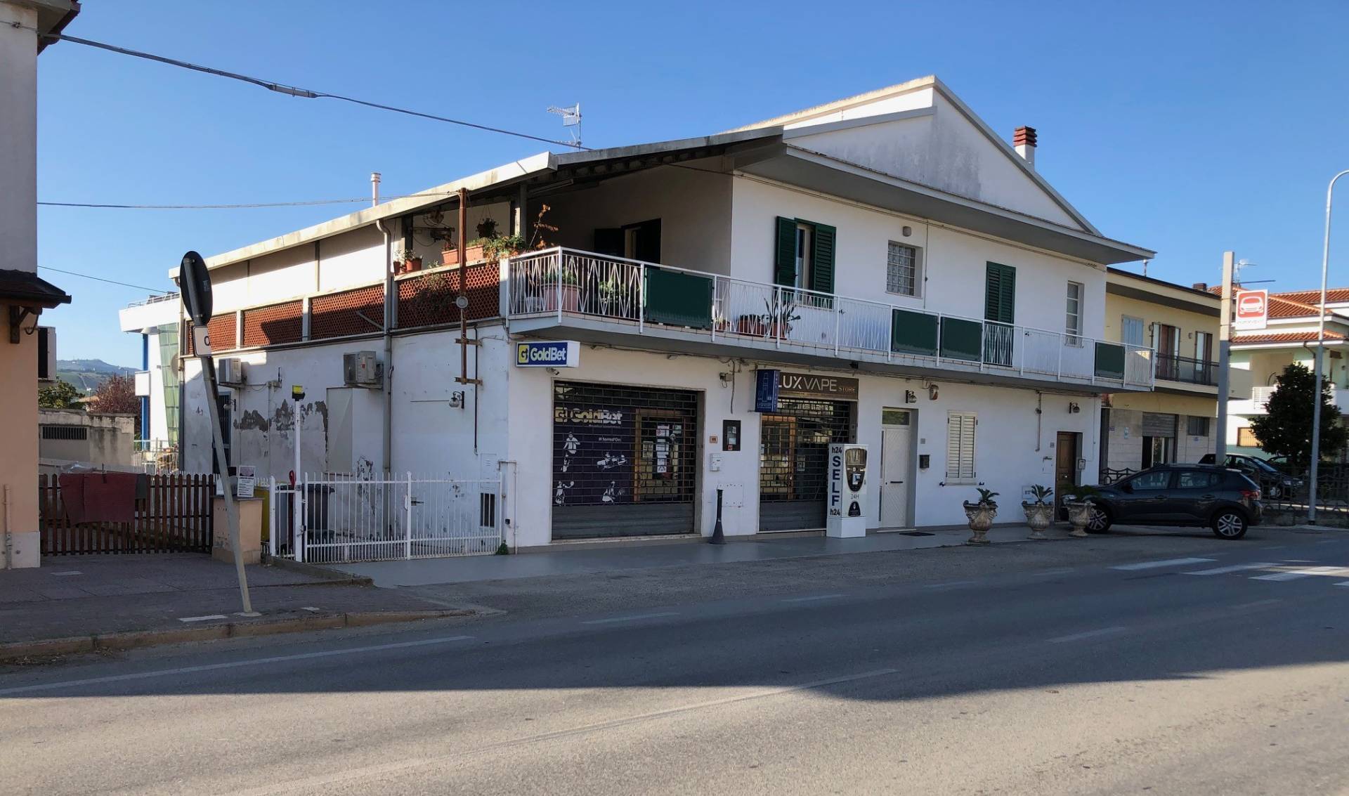 Locale commerciale in vendita a Morro d'Oro, Pagliare