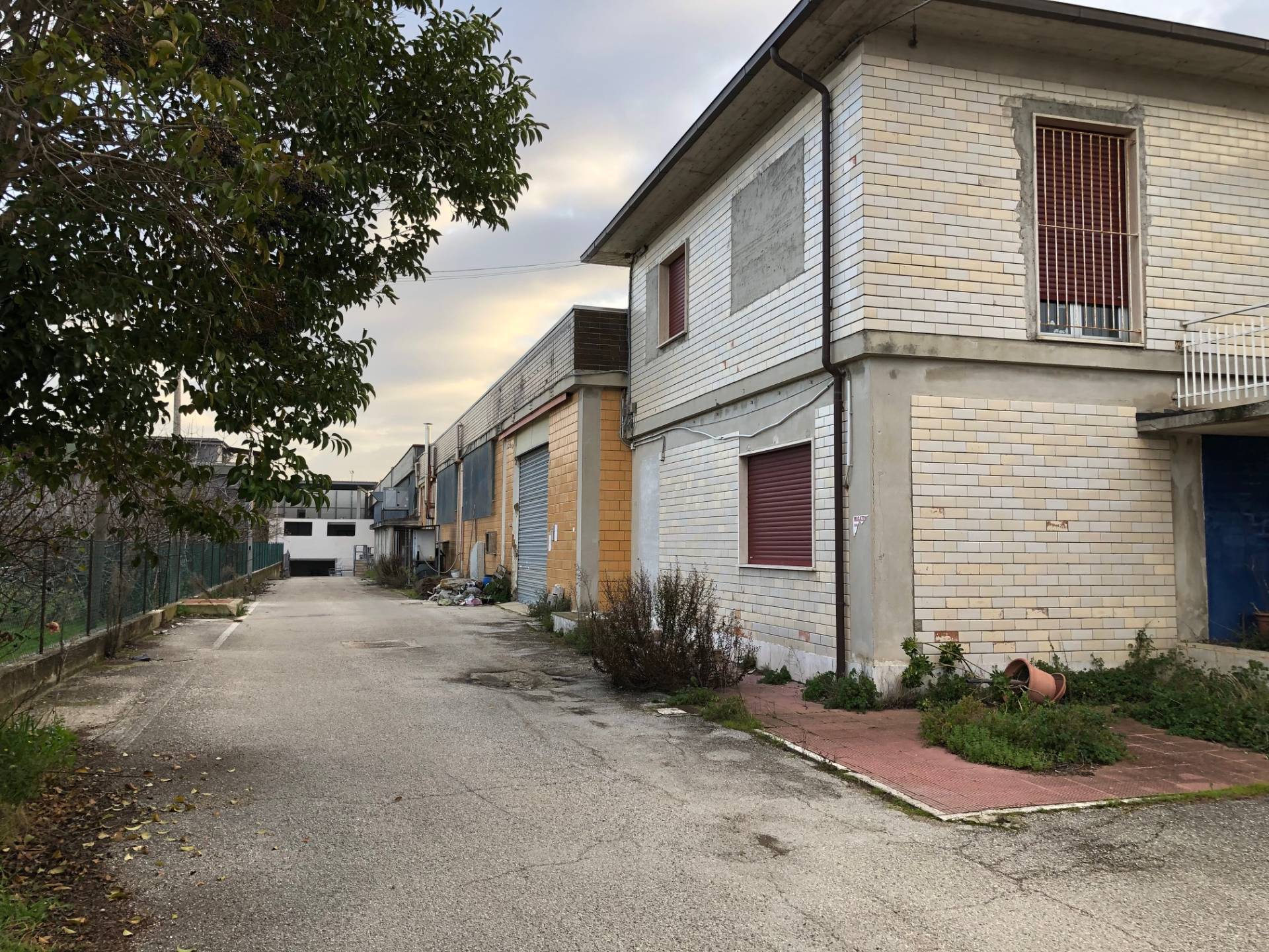 Capannone in vendita a Corropoli, Bivio Corropoli