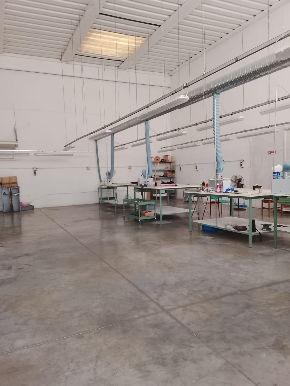 Capannone in vendita a Carmignano