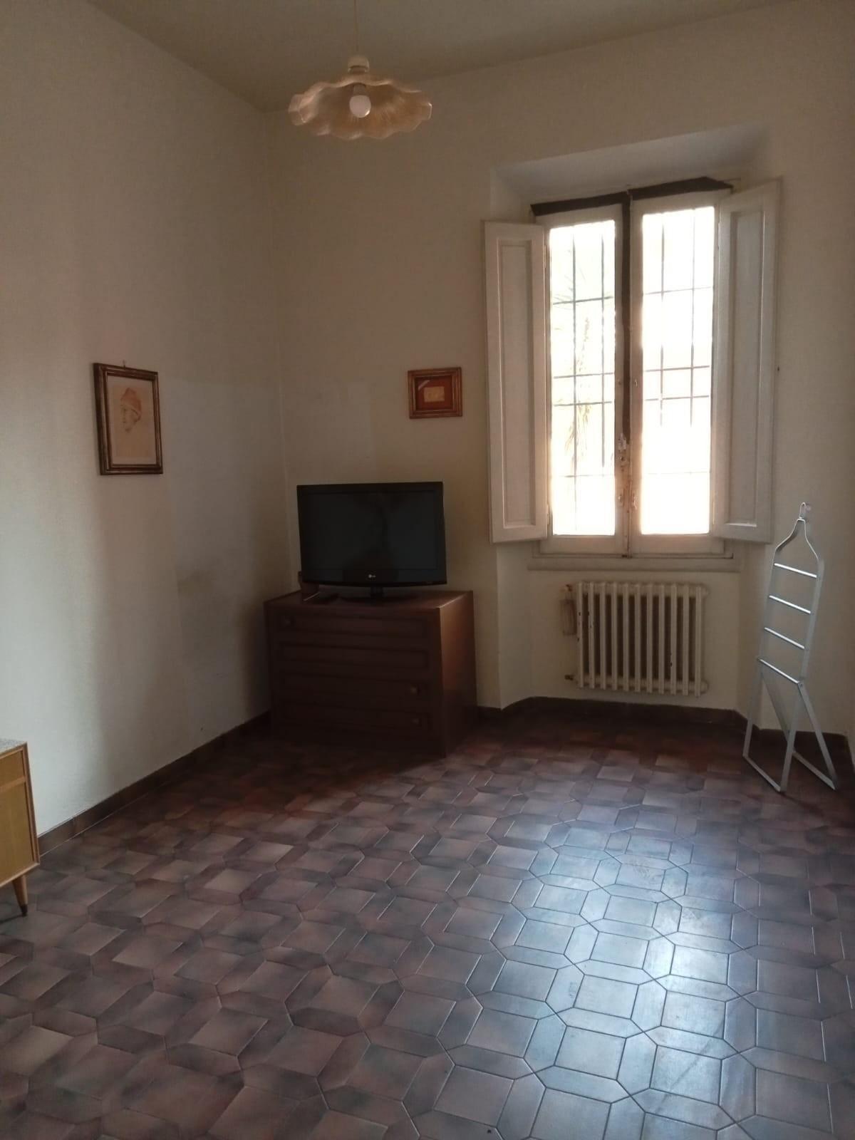 Casa indipendente arredata in affitto a Prato