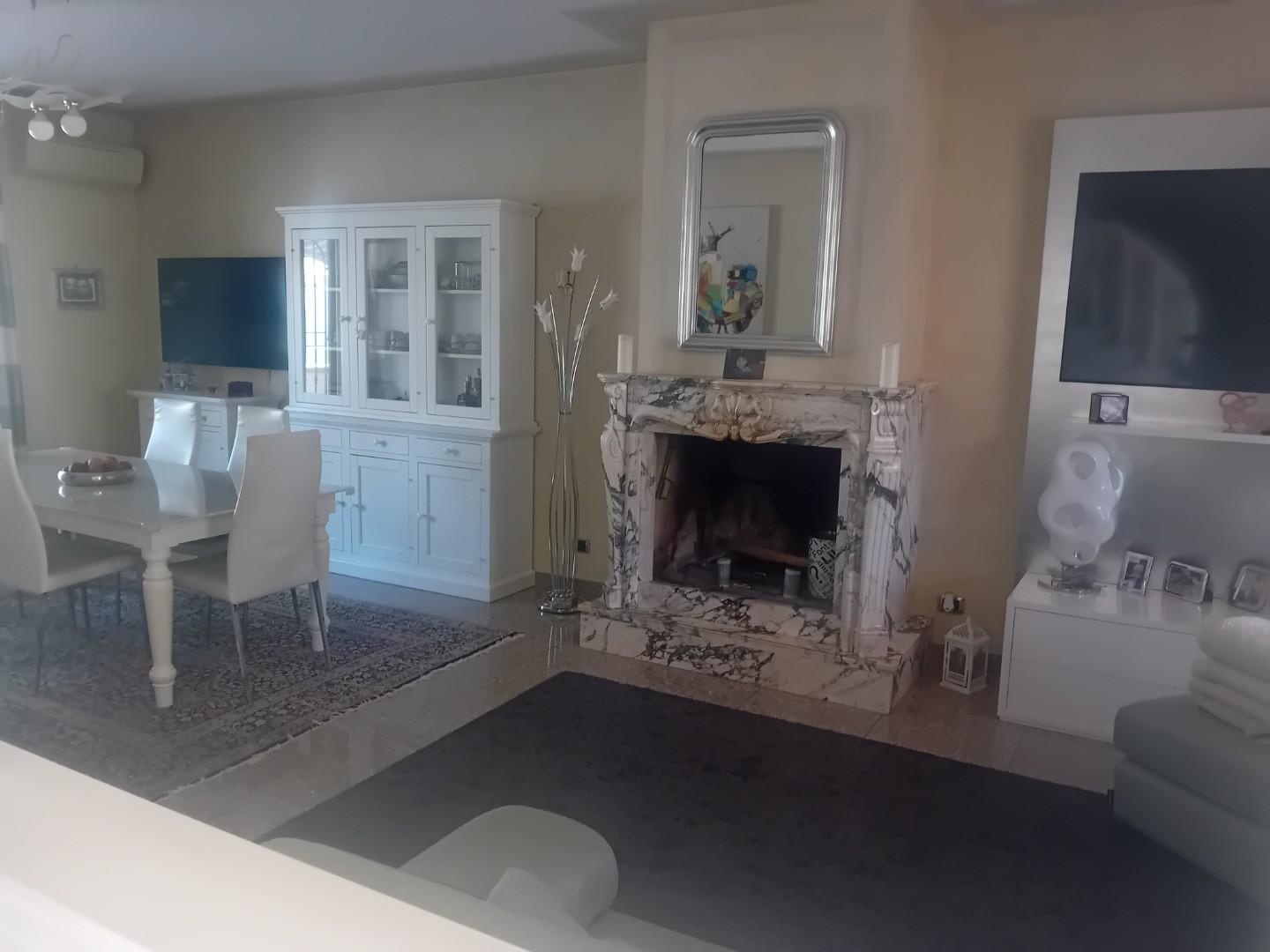 Villa con giardino, Carmignano comeana