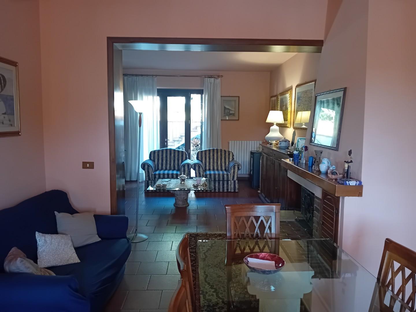 Villa con giardino, Carmignano comeana