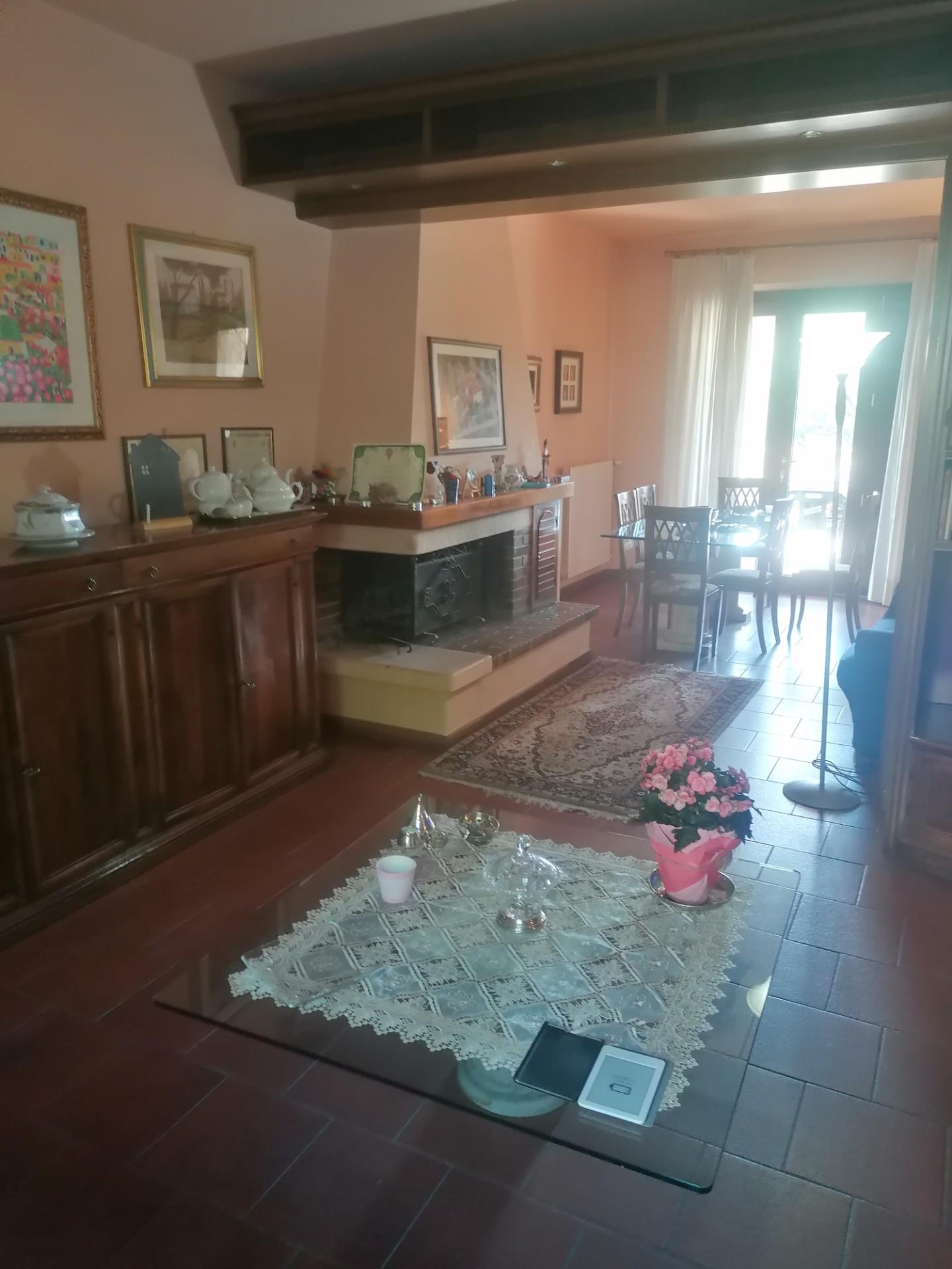 Villa con giardino, Carmignano comeana