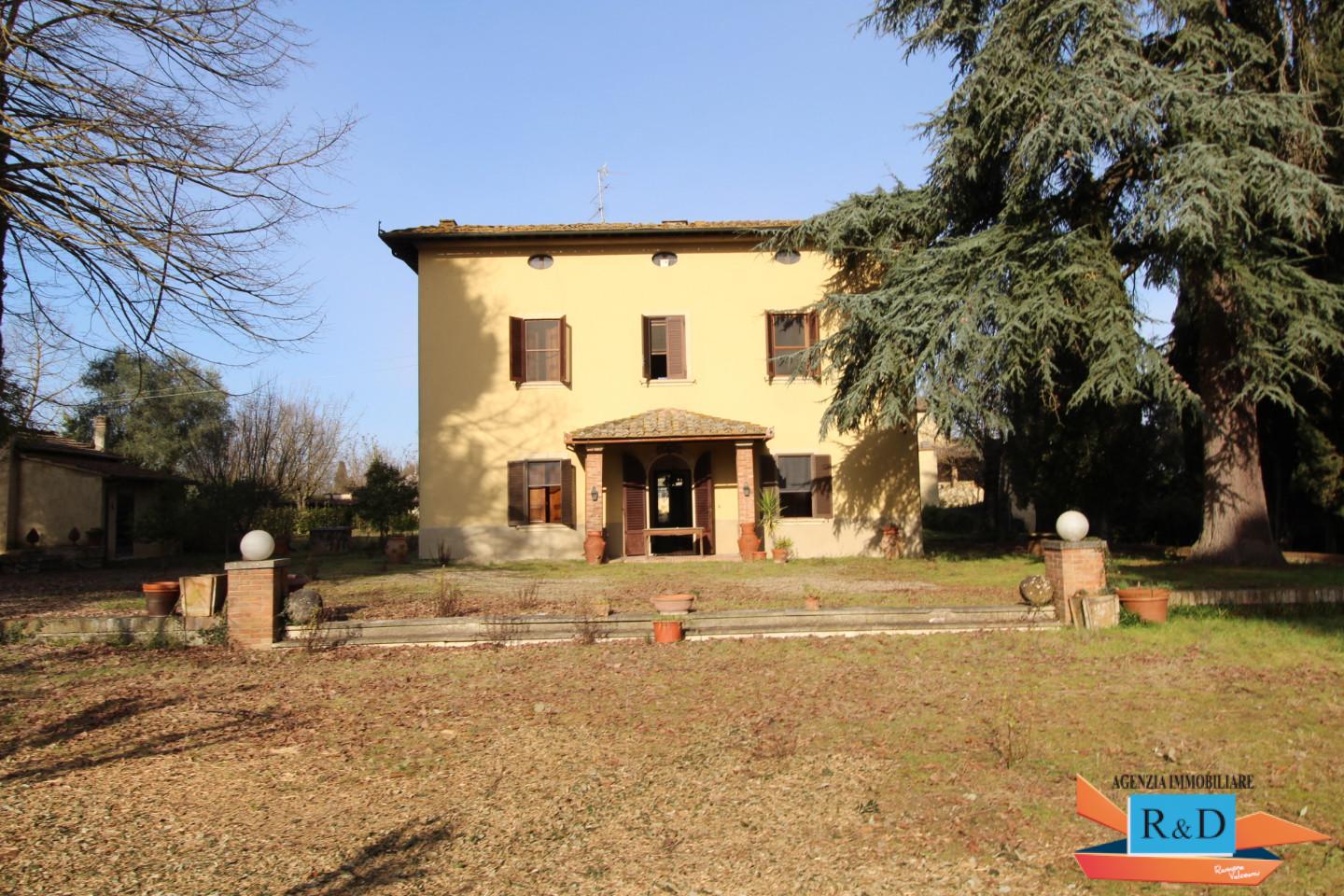 Villa con giardino a Colle di Val d'Elsa