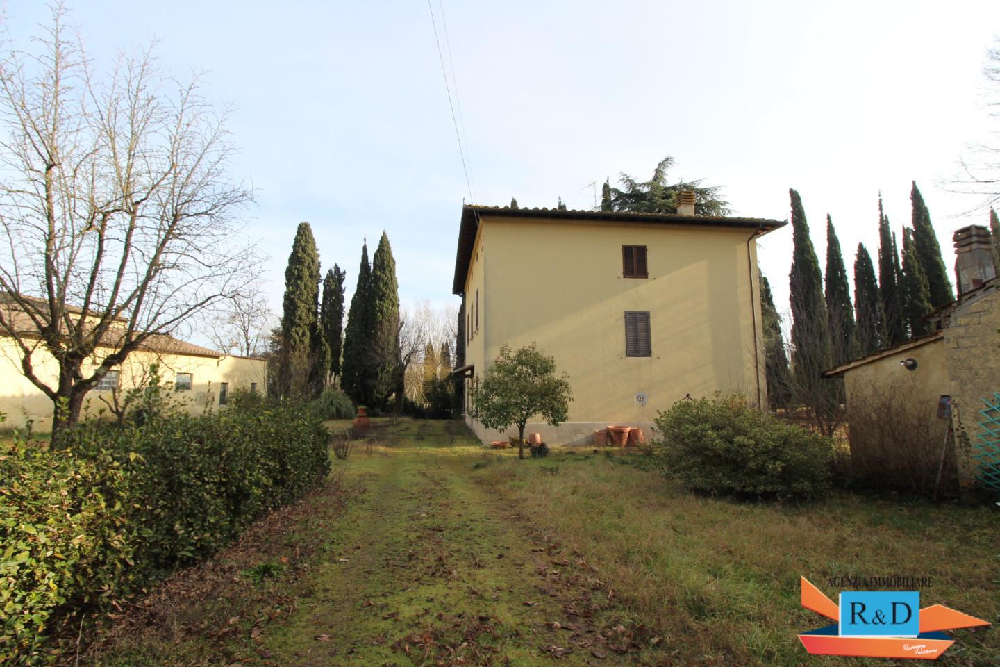 Villa con giardino a Colle di Val d'Elsa
