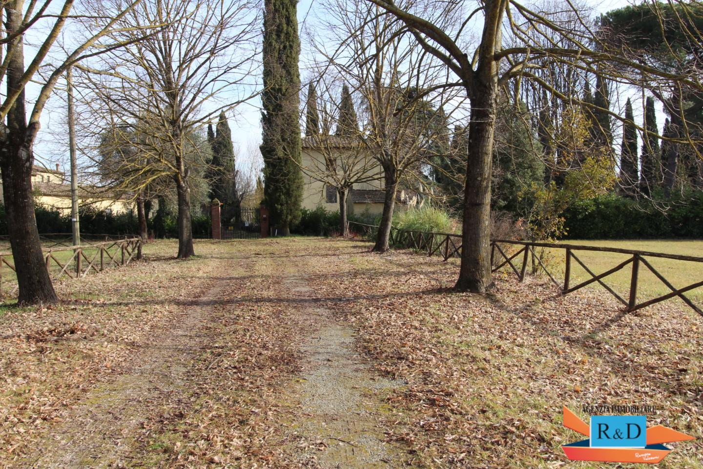 Villa con giardino a Colle di Val d'Elsa