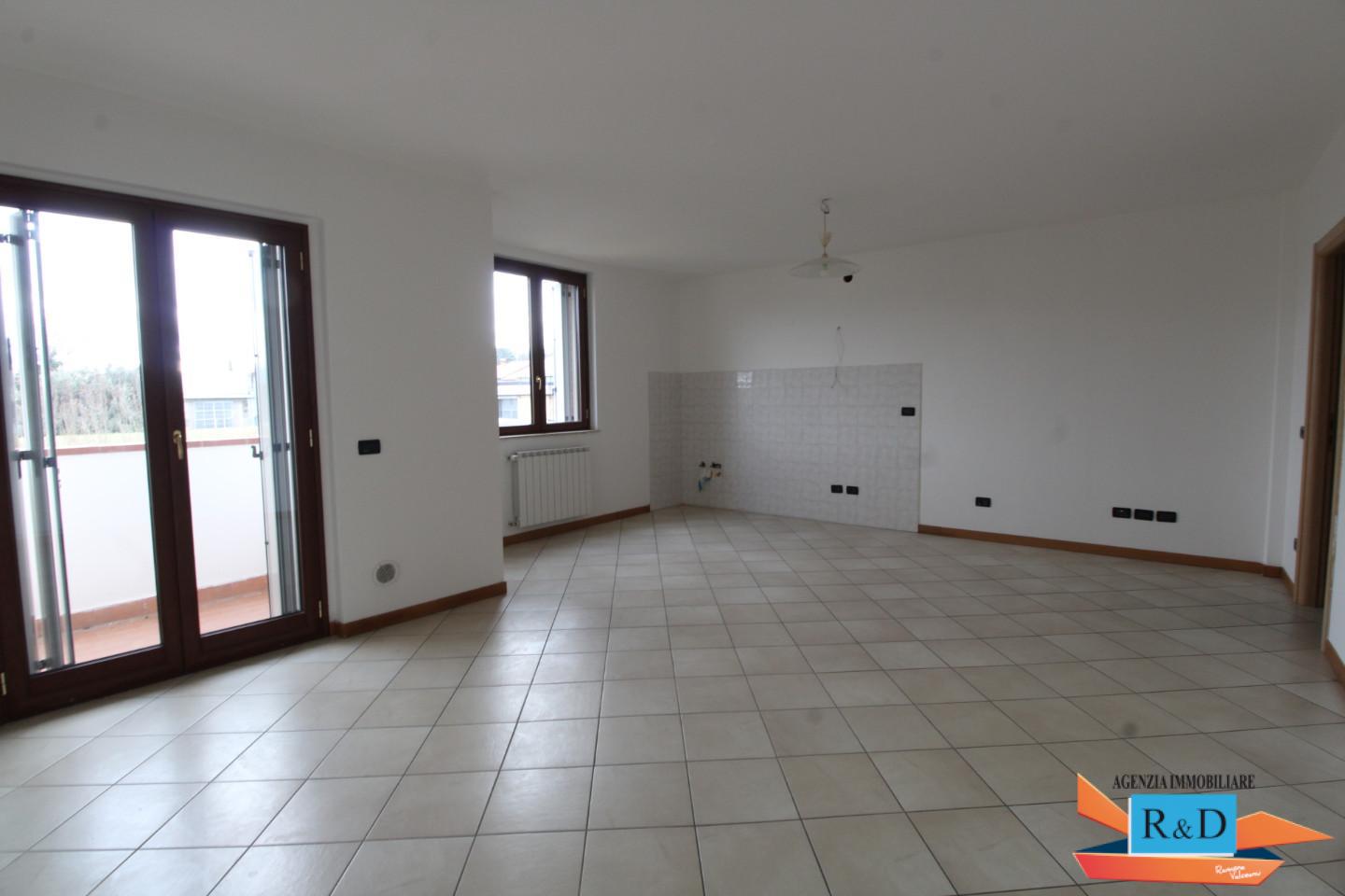 Trilocale con terrazzo a Colle di Val d'Elsa