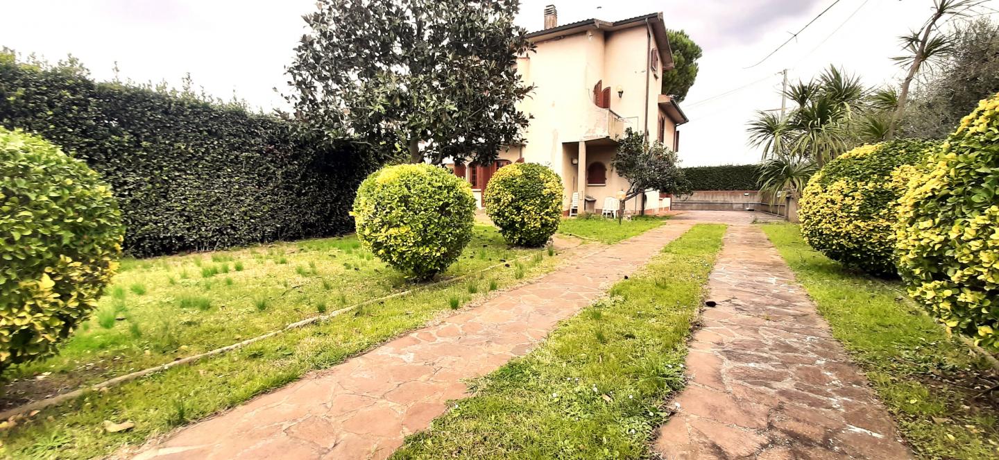 Villa con giardino, Castellina Marittima le badie