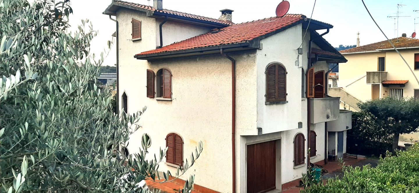 Villa con giardino, Castellina Marittima le badie