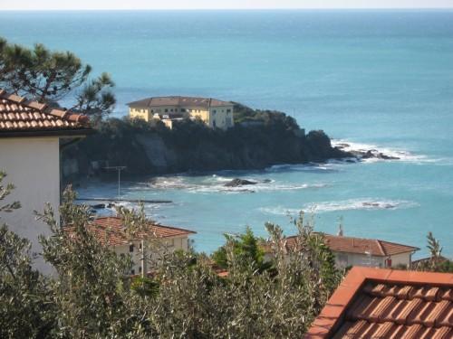 Locale commerciale in vendita a Rosignano Marittimo