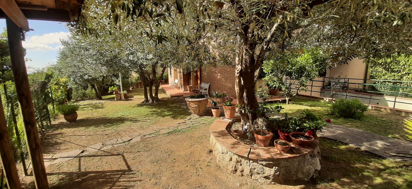 Casa indipendente con giardino a Rosignano Marittimo