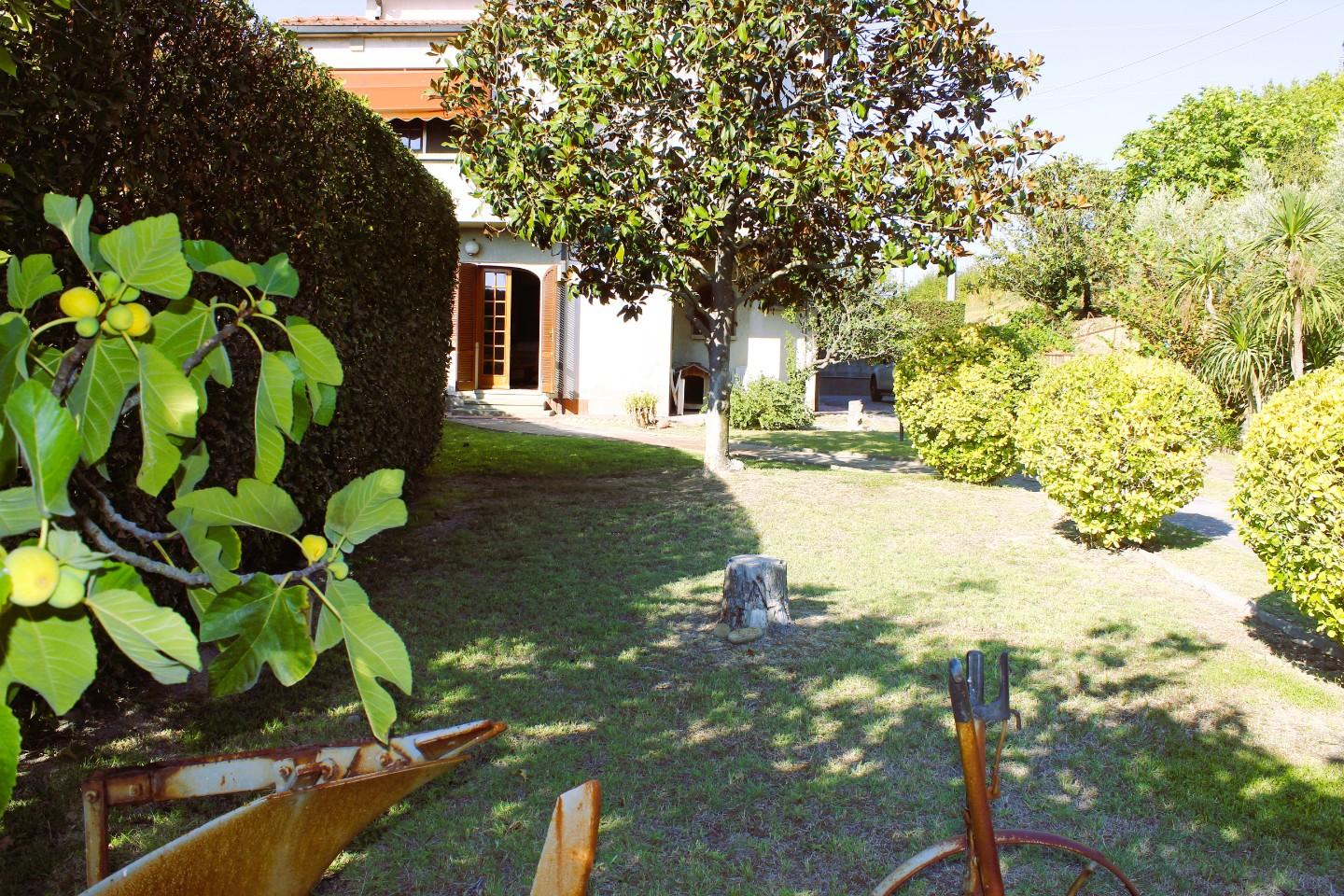 Villa con giardino, Castellina Marittima le badie