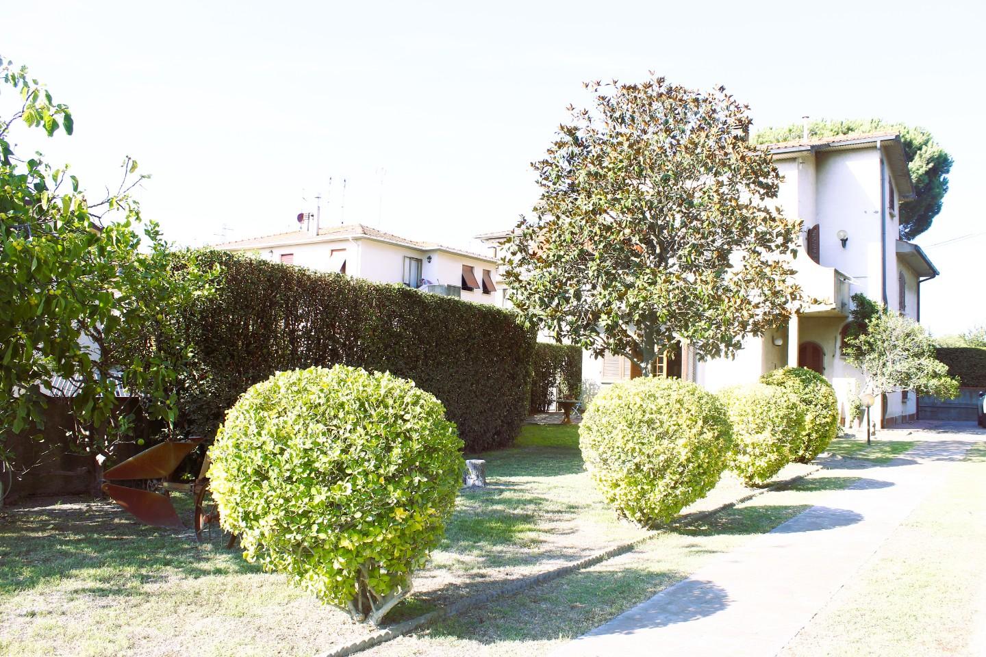 Villa con giardino, Castellina Marittima le badie