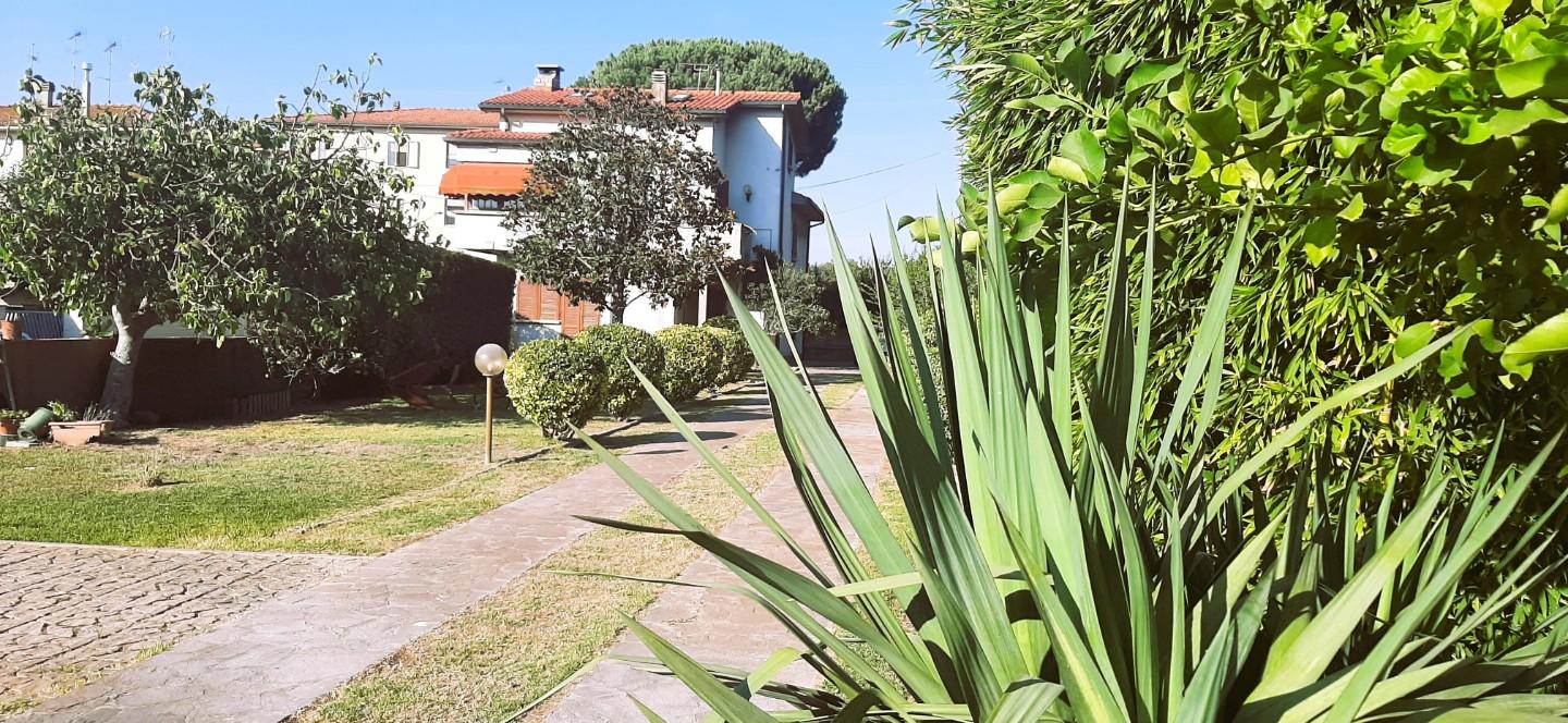 Villa con giardino, Castellina Marittima le badie