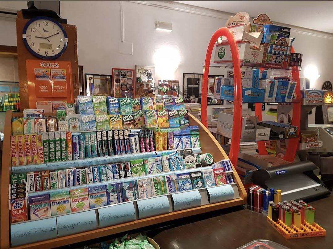 Attivit commerciale in vendita a Folignano
