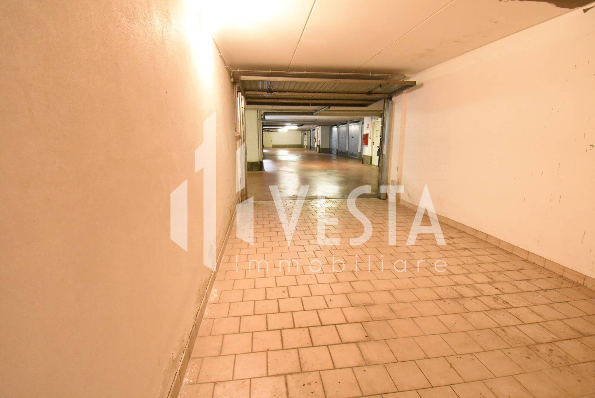 Box o garage in vendita a Osnago