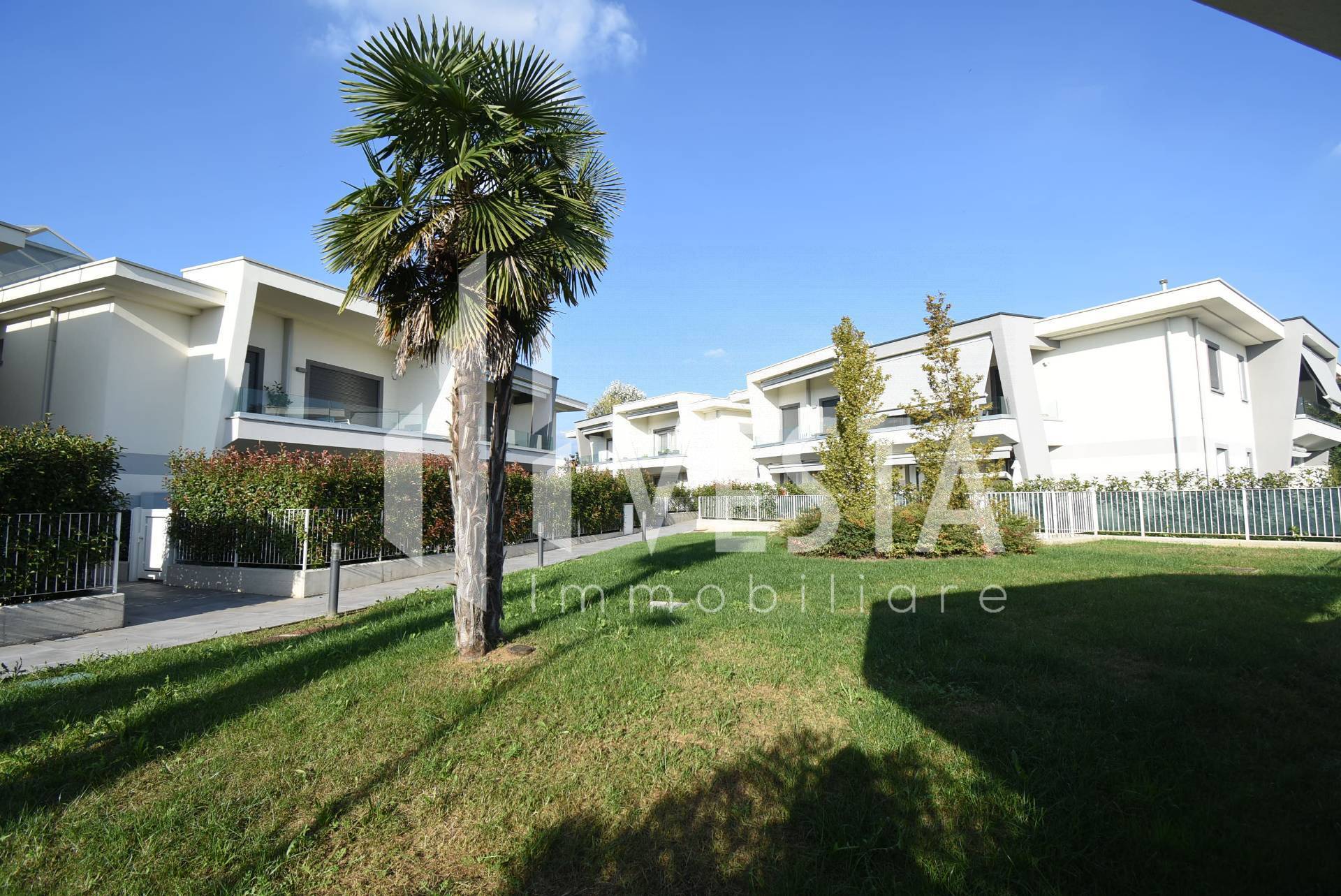 Box o garage in vendita a Ronco Briantino