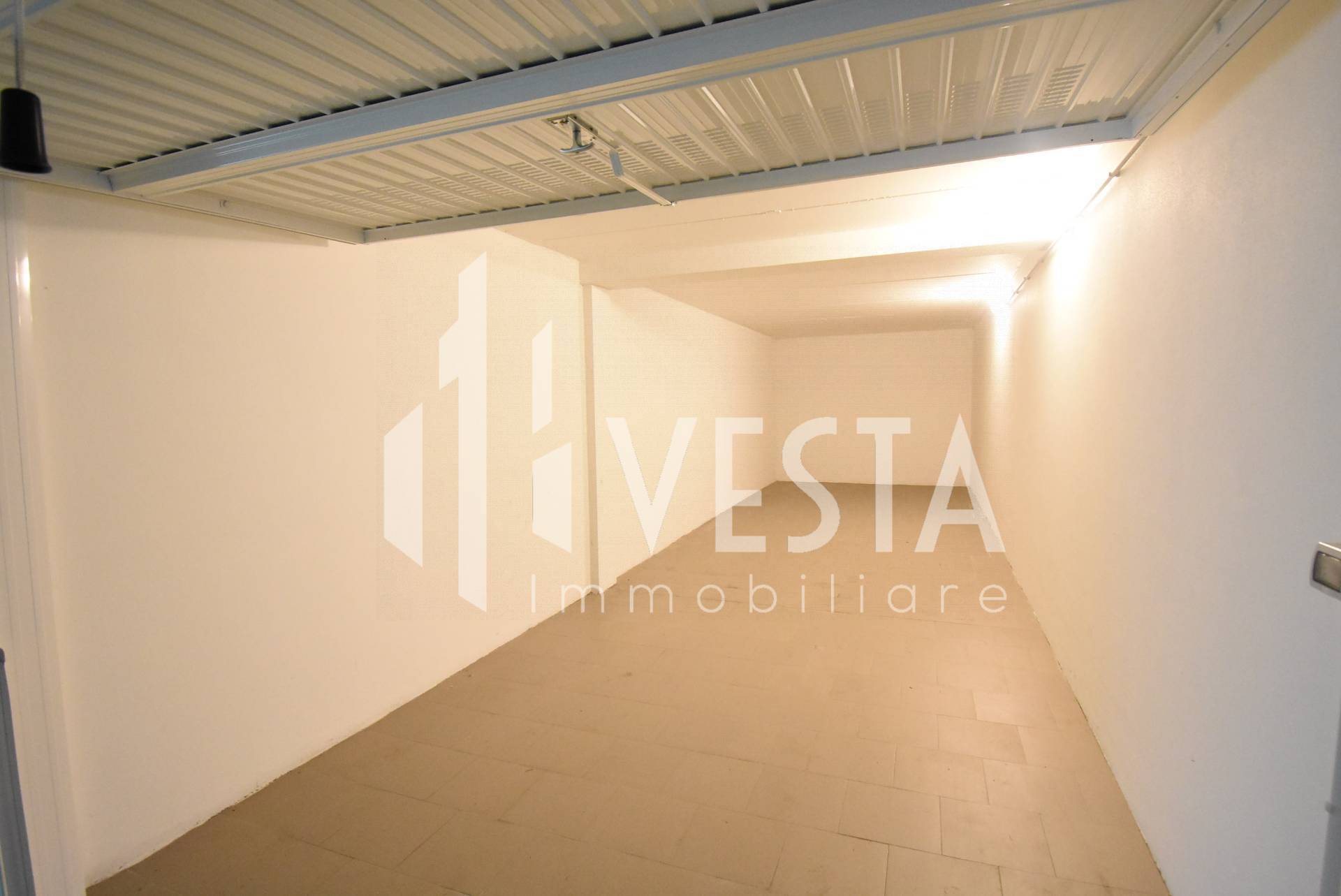 Box o garage in vendita a Ronco Briantino