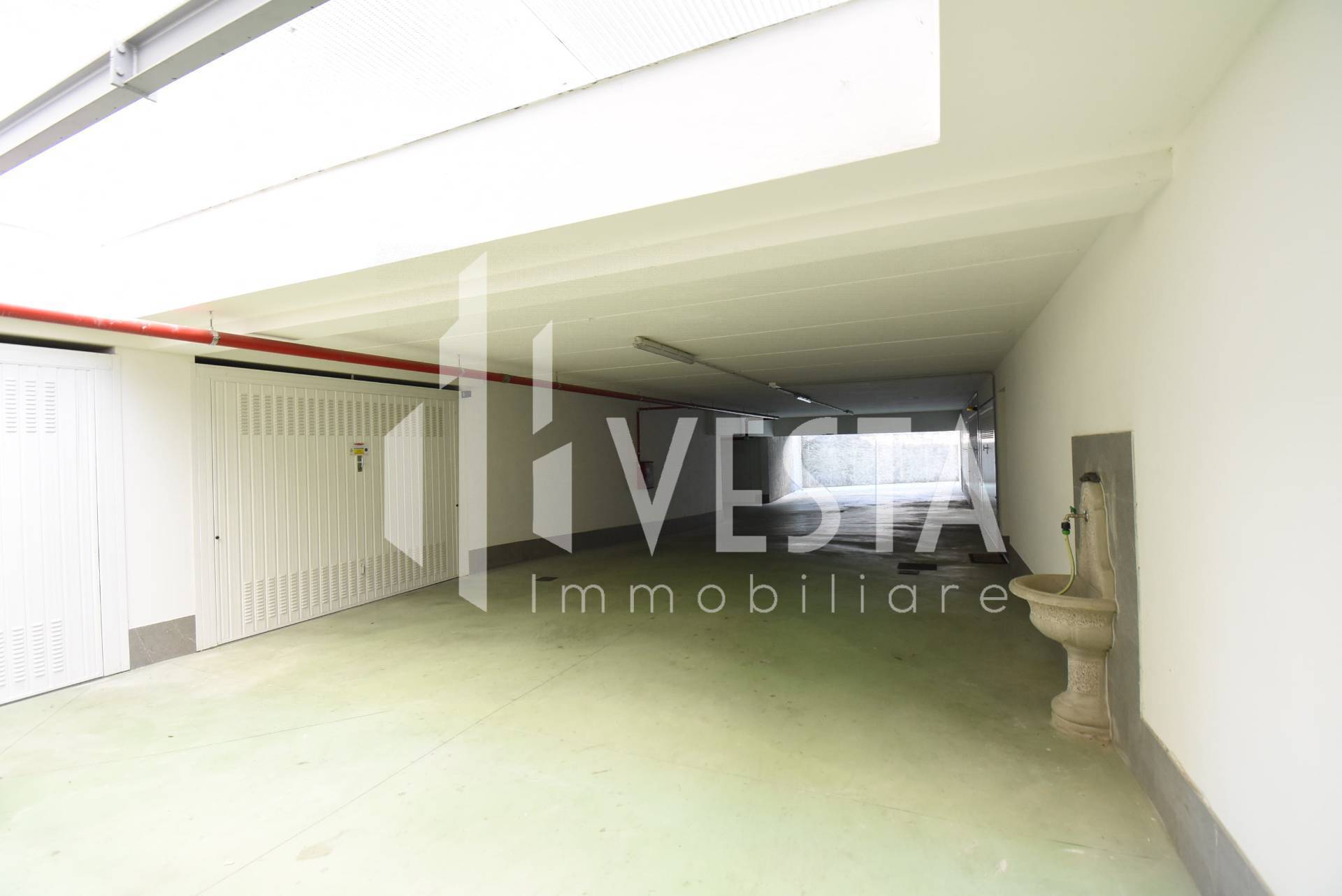 Box o garage in vendita a Ronco Briantino