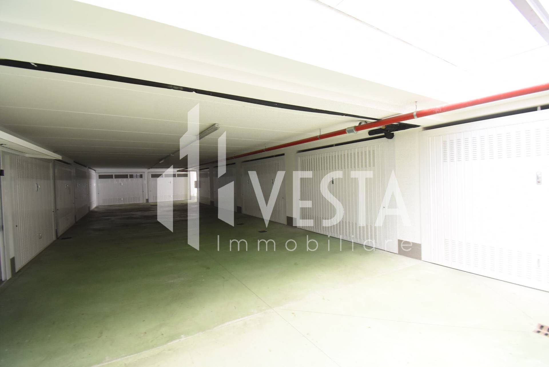 Box o garage in vendita a Ronco Briantino