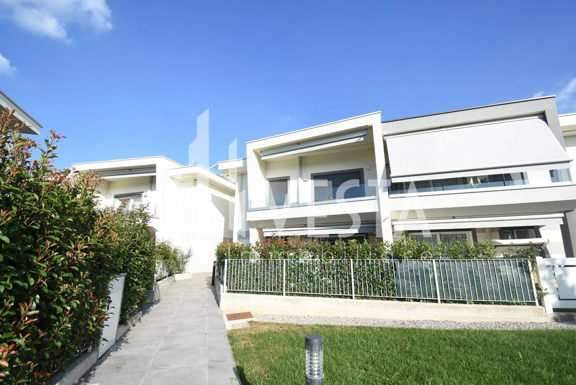 Box o garage in vendita a Ronco Briantino