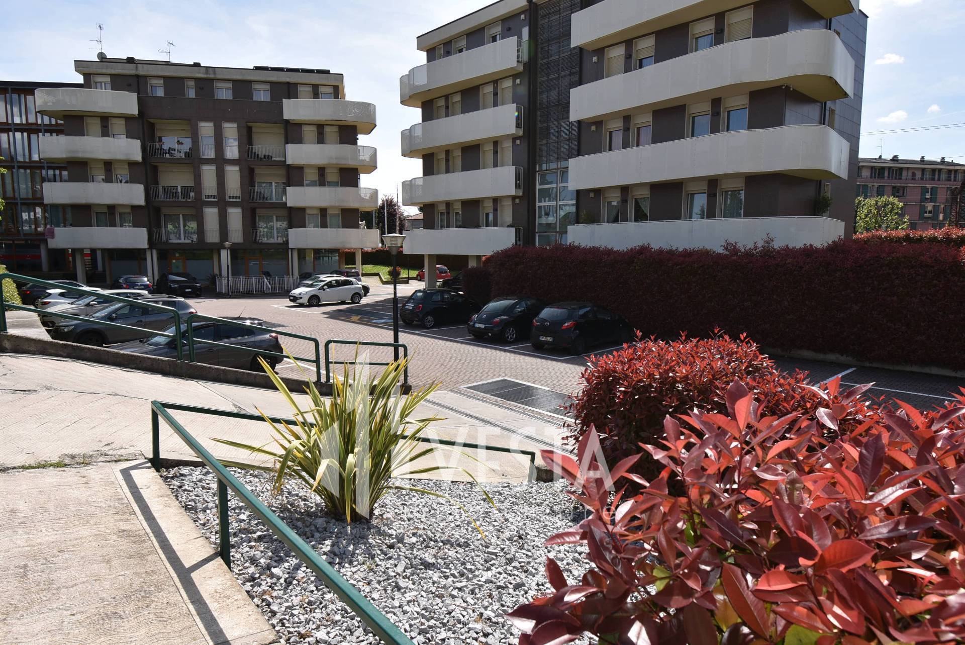 Box o garage in vendita a Erba