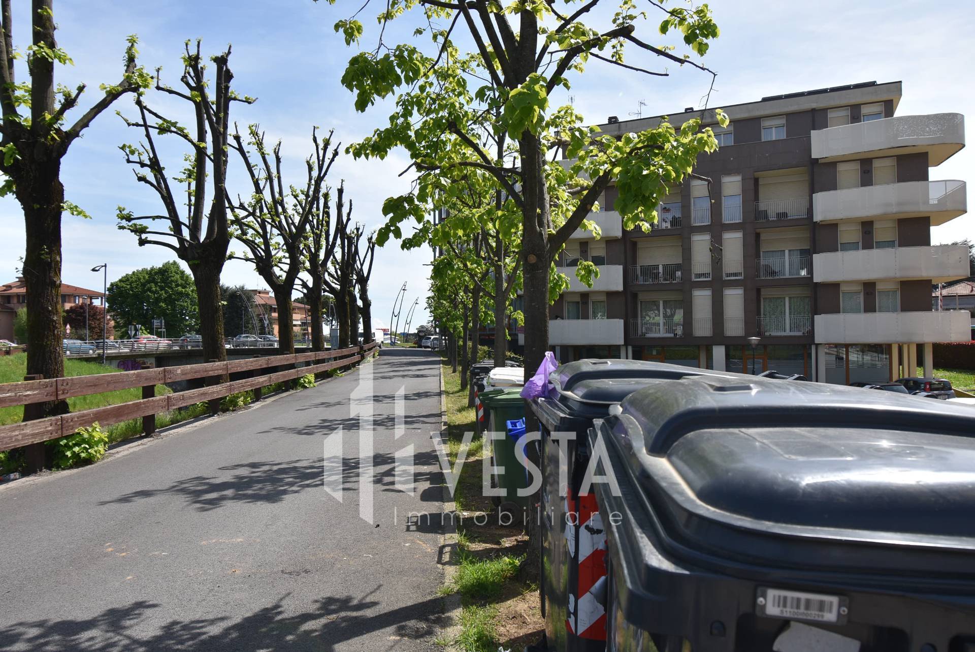 Box o garage in vendita a Erba