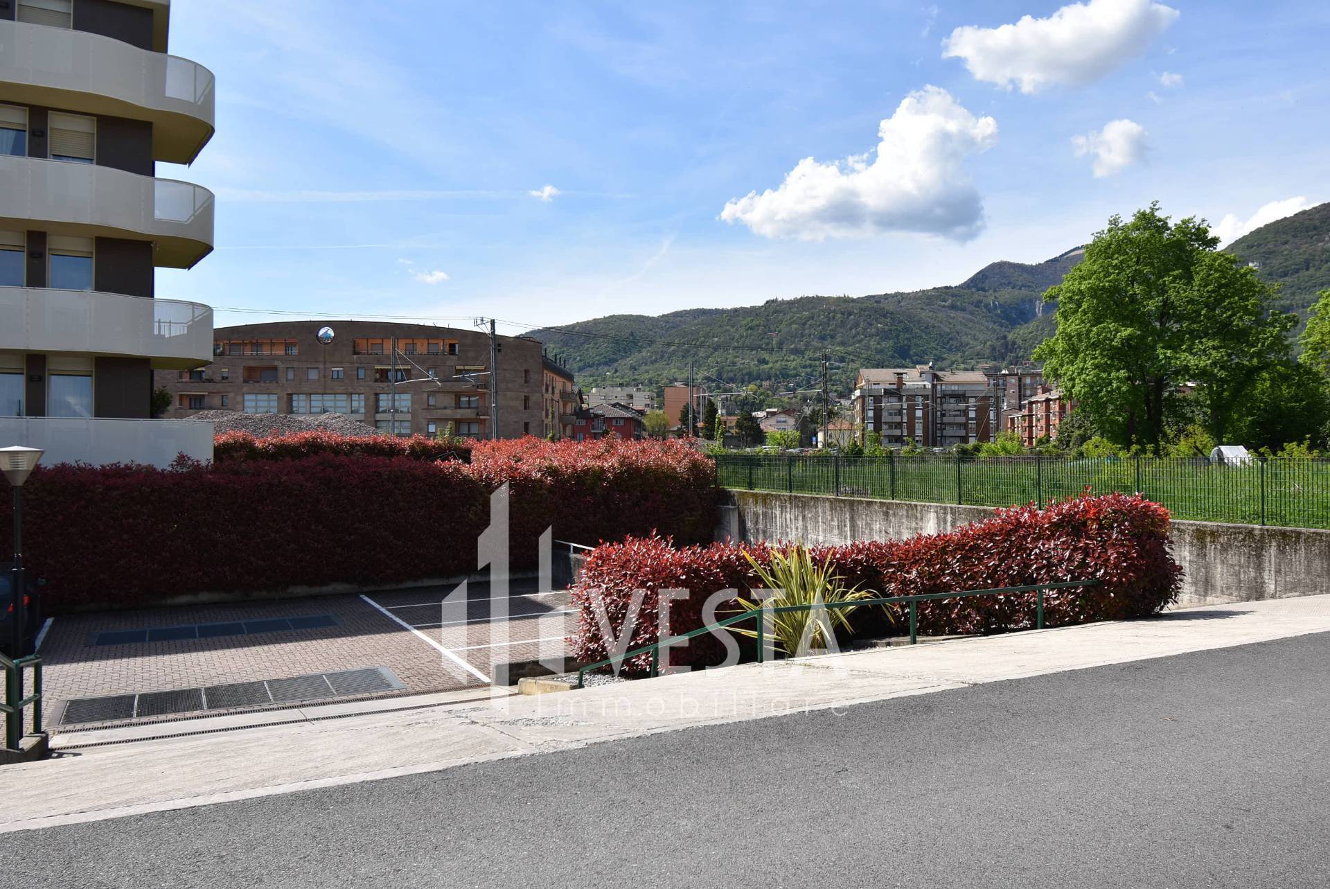 Box o garage in vendita a Erba