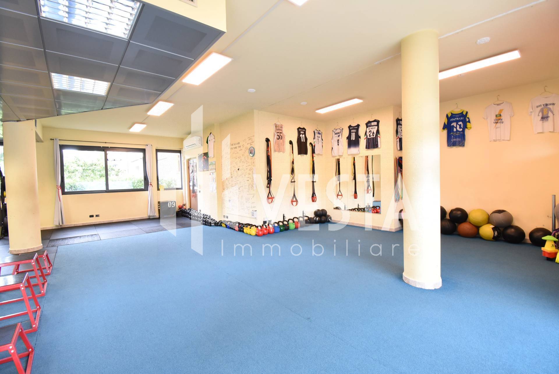 Negozio in affitto a Merate