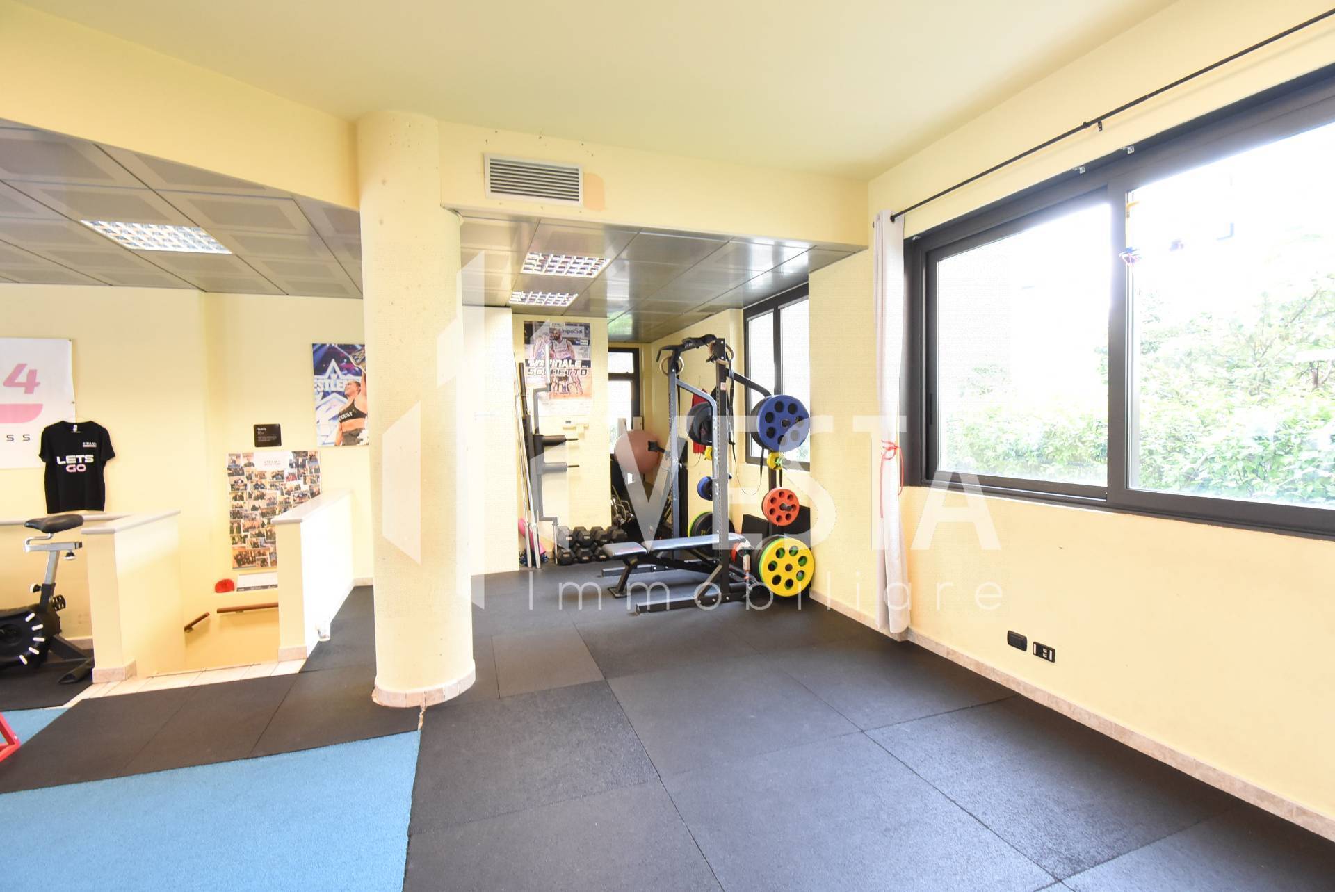 Negozio in affitto a Merate