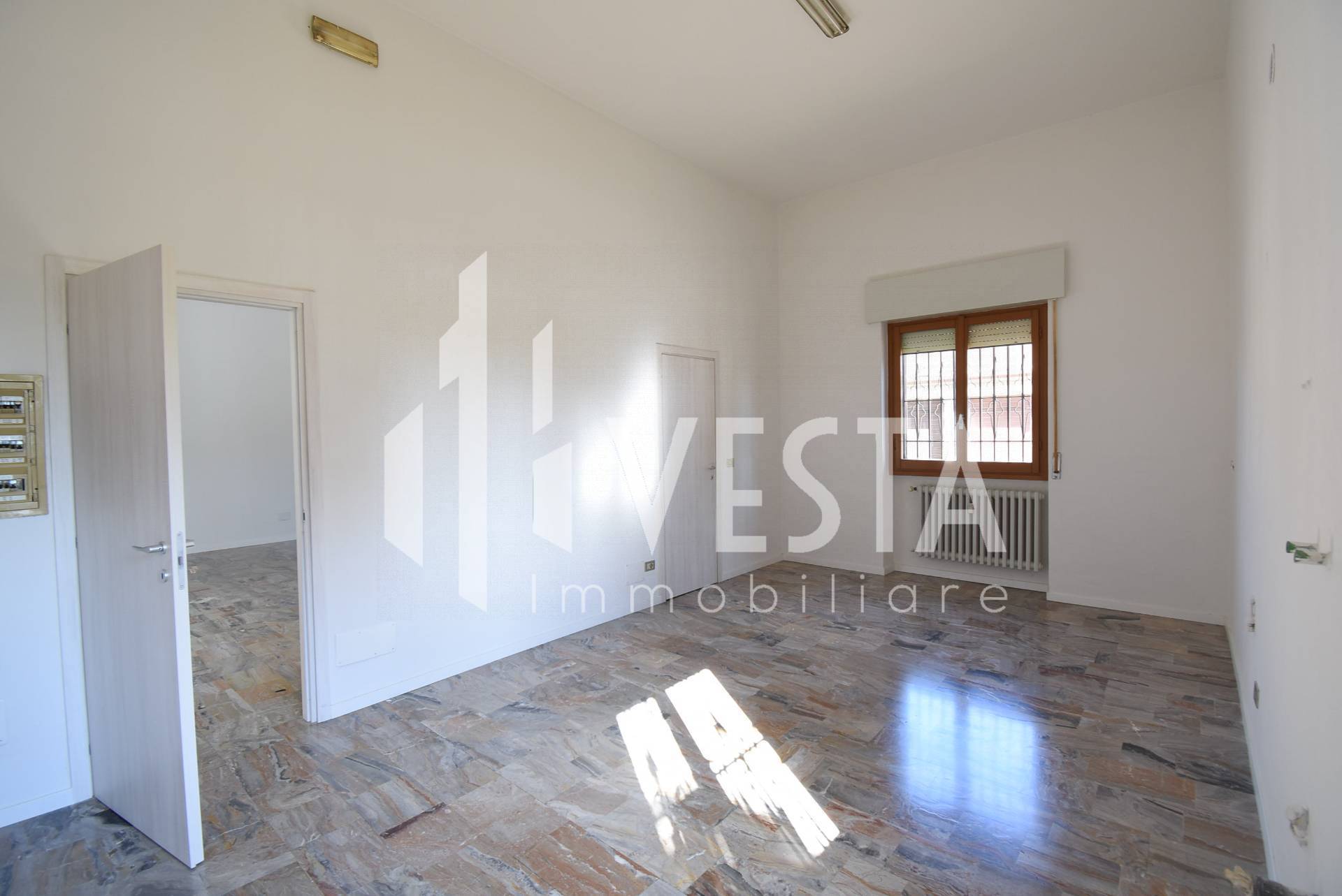 Locale commerciale in vendita a Osnago