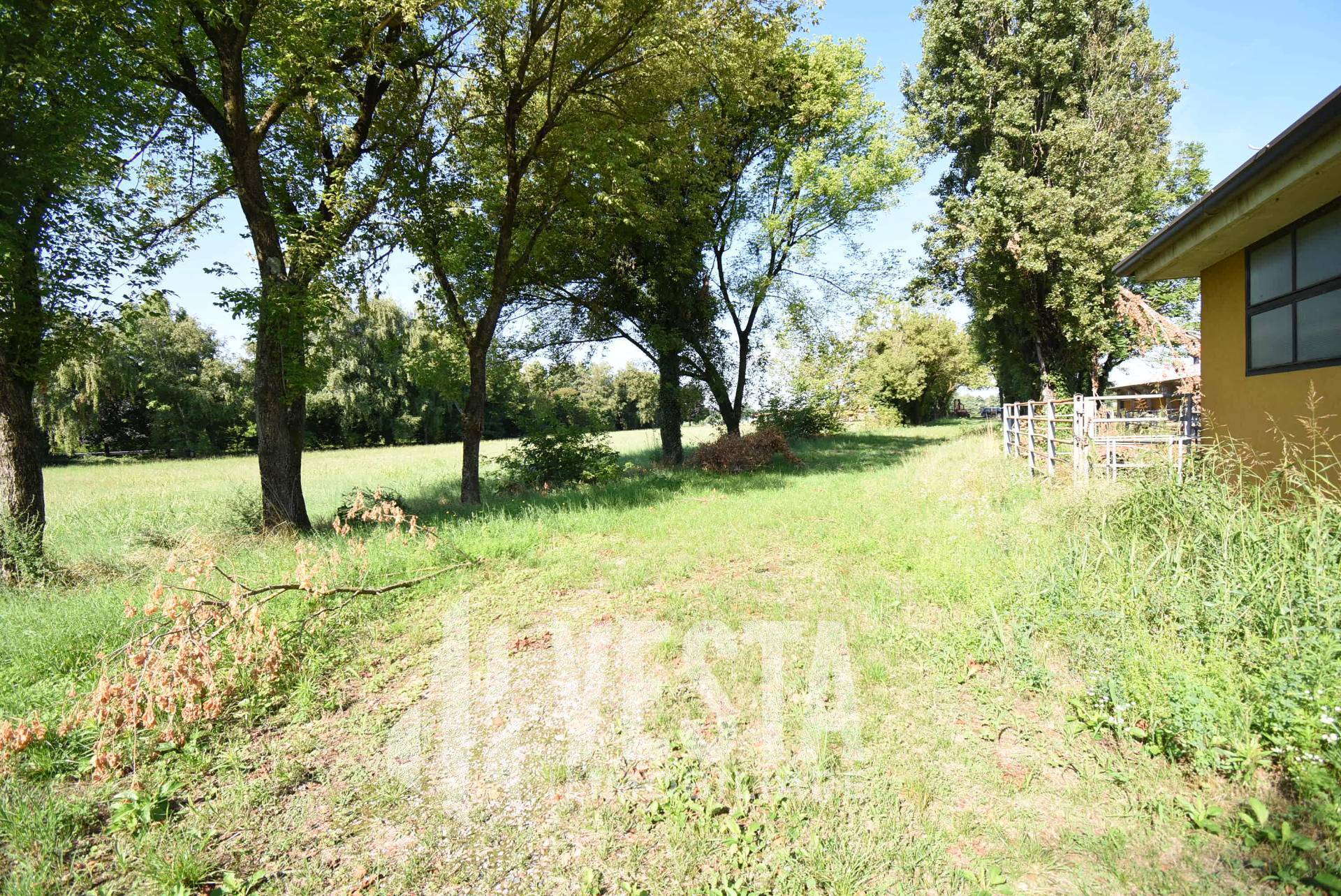 Deposito in vendita a Robbiate