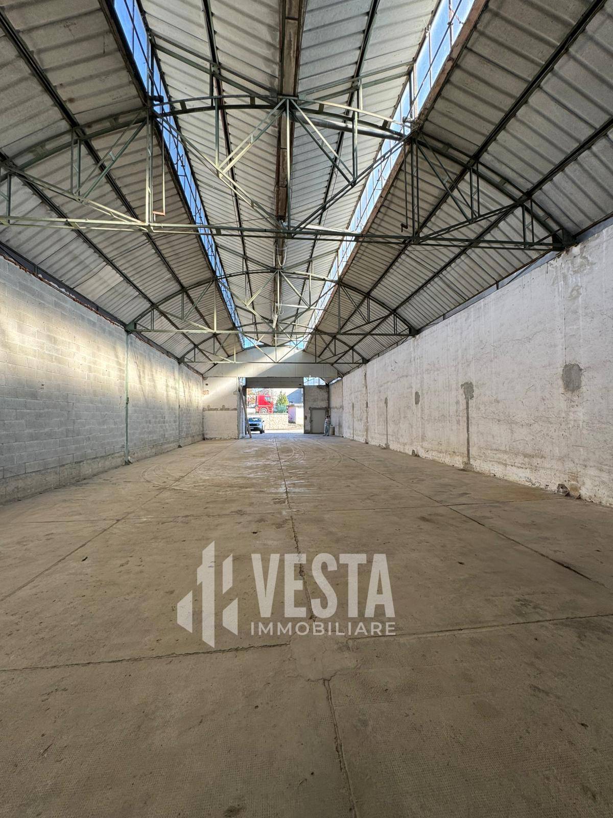Capannone in vendita a Monticello Brianza, Cortenuova