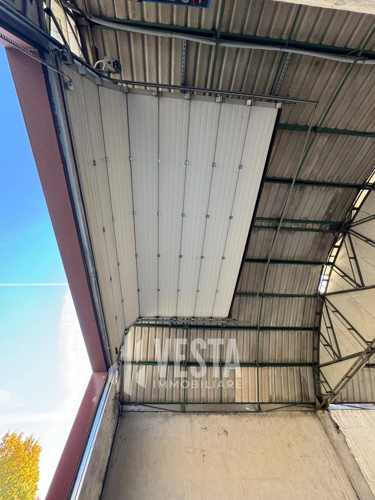 Capannone in vendita a Monticello Brianza, Cortenuova