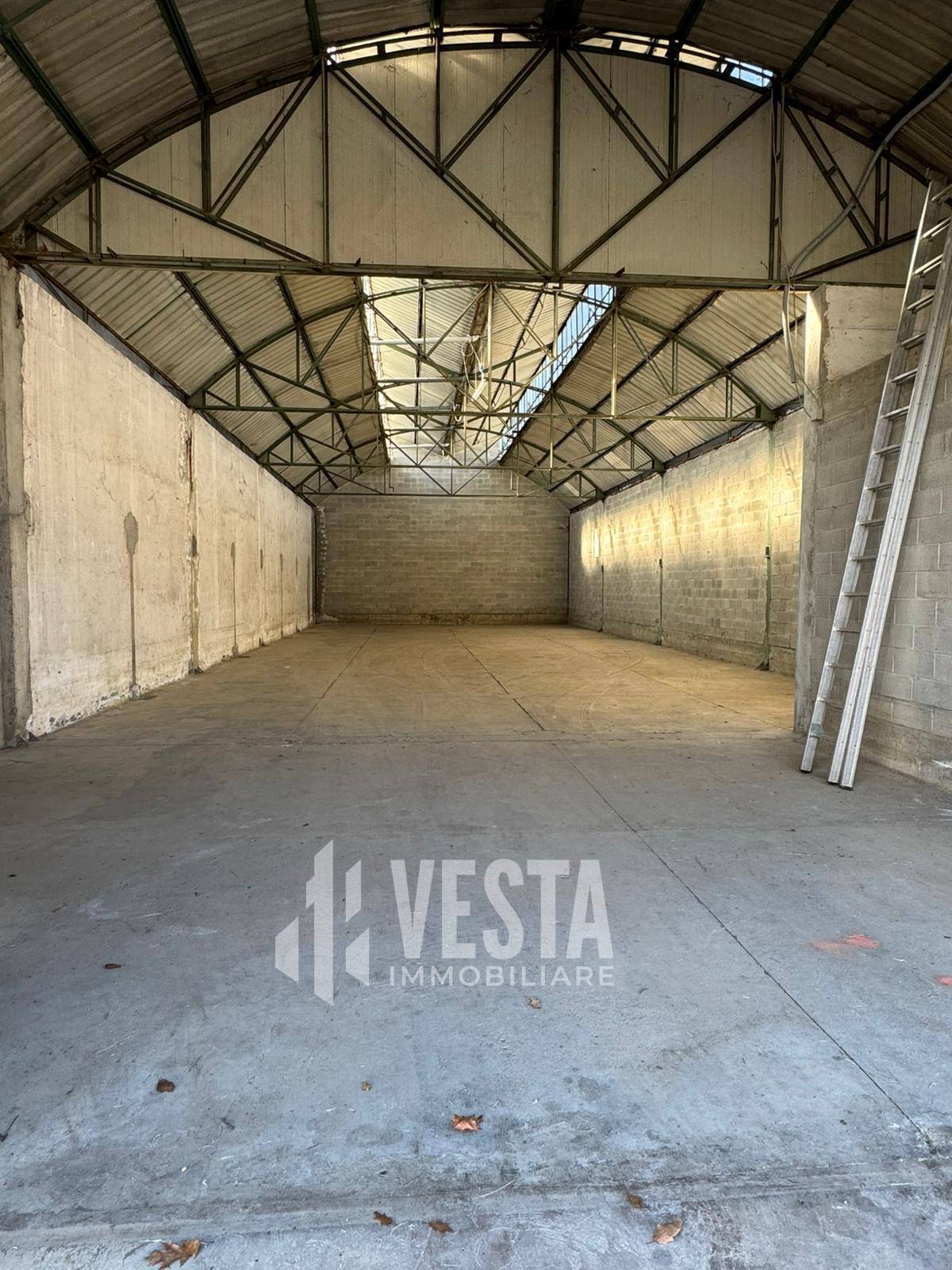 Capannone in vendita a Monticello Brianza, Cortenuova