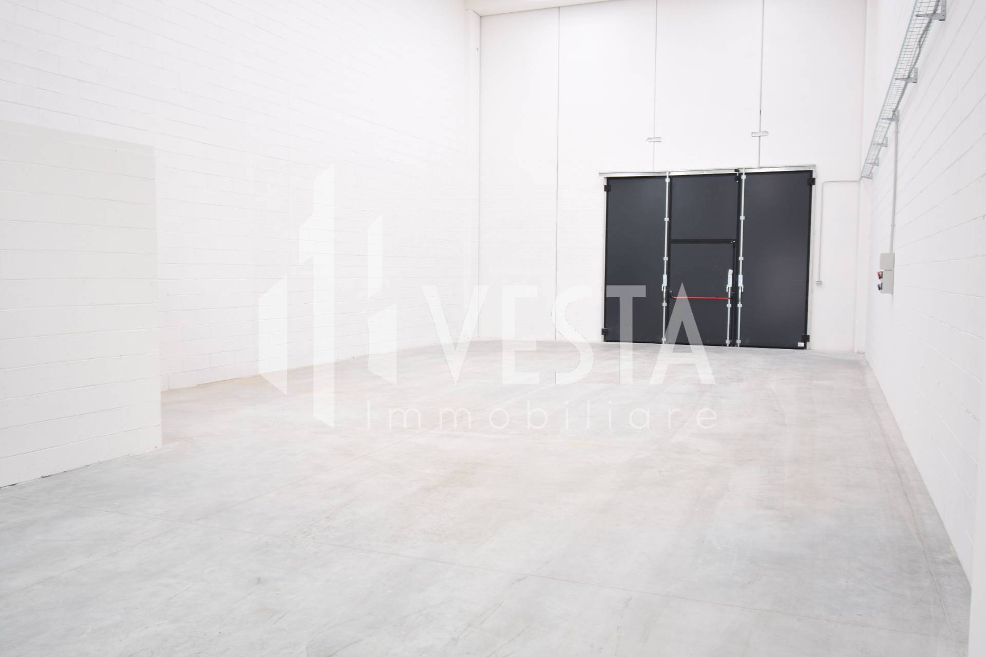 Capannone in affitto a Busnago