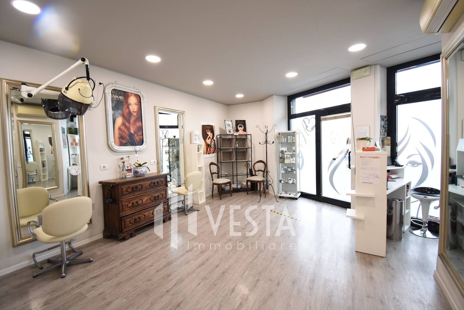 Locale commerciale in vendita a Airuno