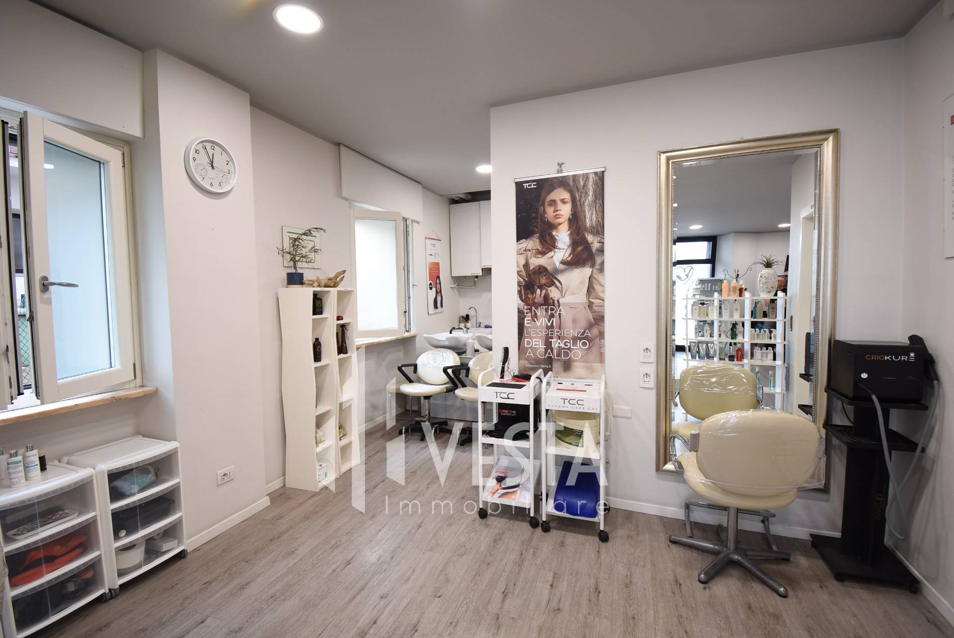 Locale commerciale in vendita a Airuno