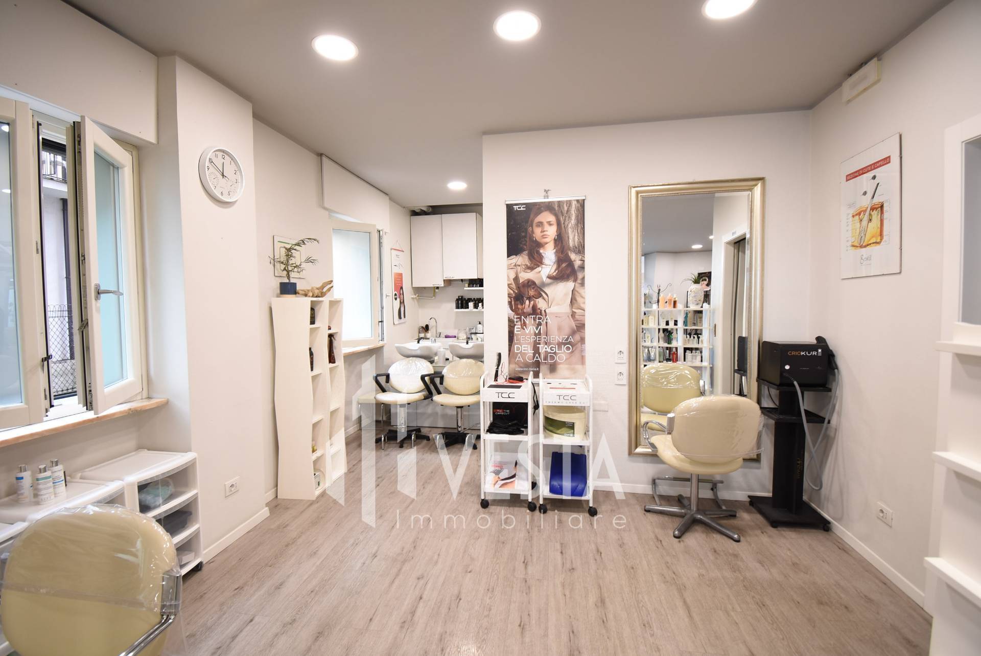 Locale commerciale in vendita a Airuno