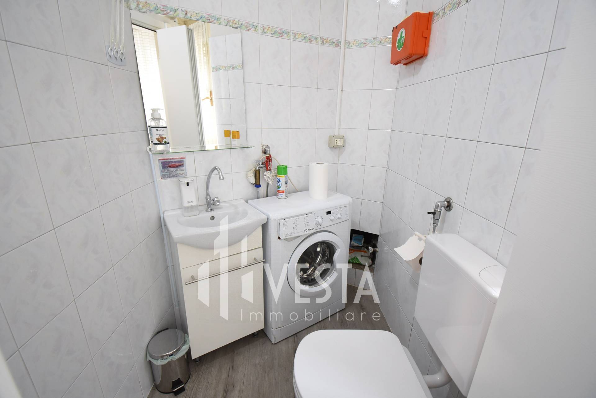 Locale commerciale in vendita a Airuno