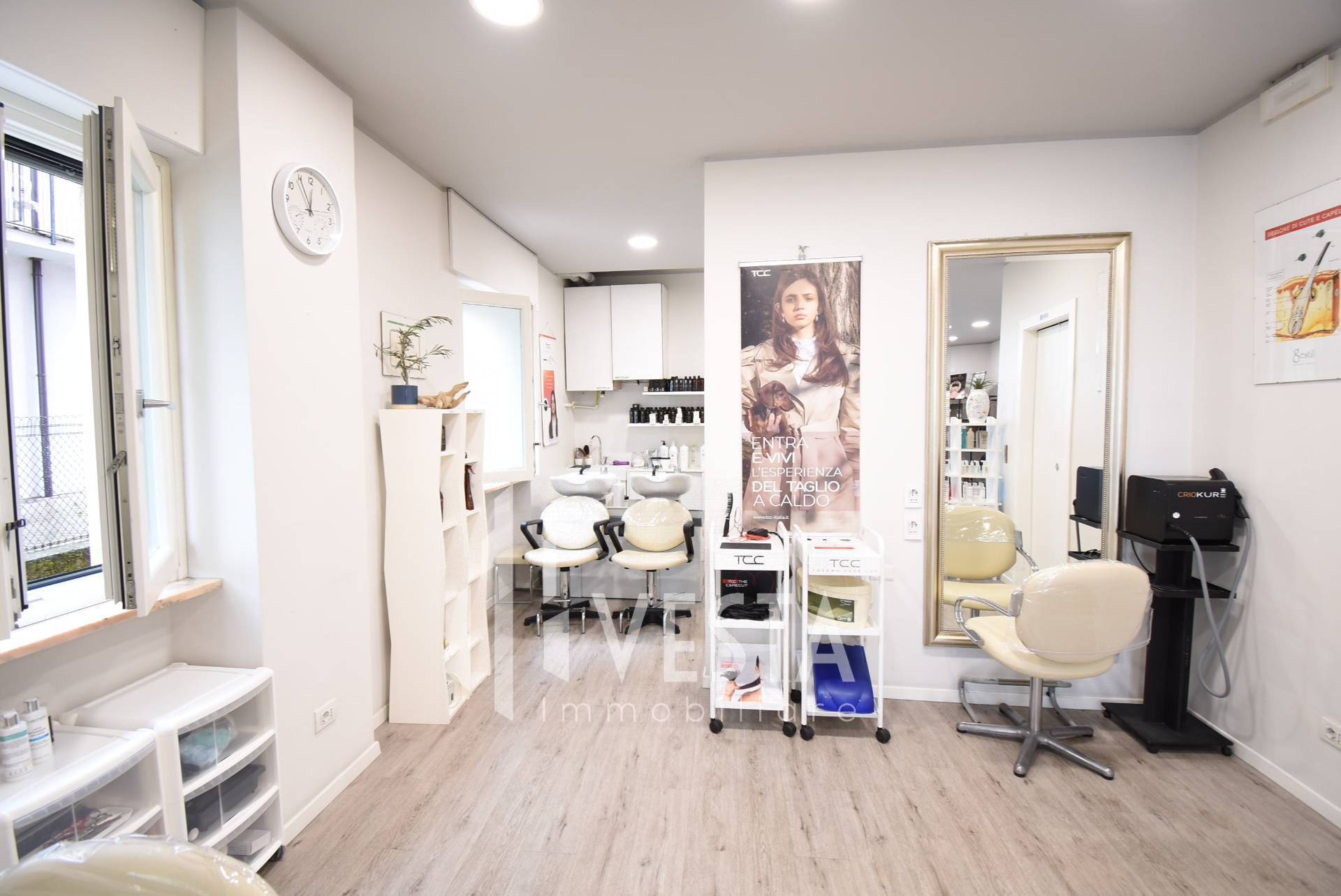 Locale commerciale in vendita a Airuno