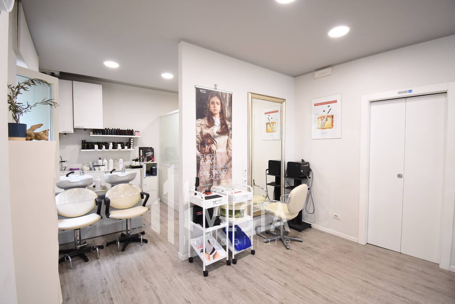 Locale commerciale in vendita a Airuno