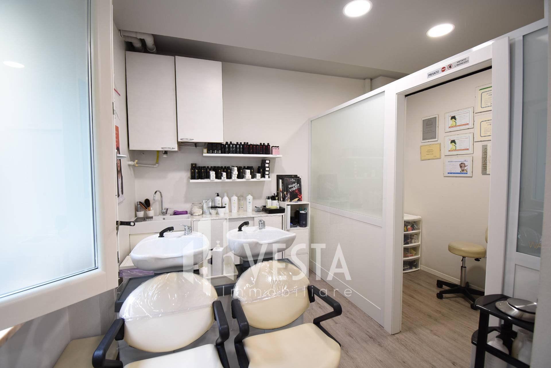 Locale commerciale in vendita a Airuno