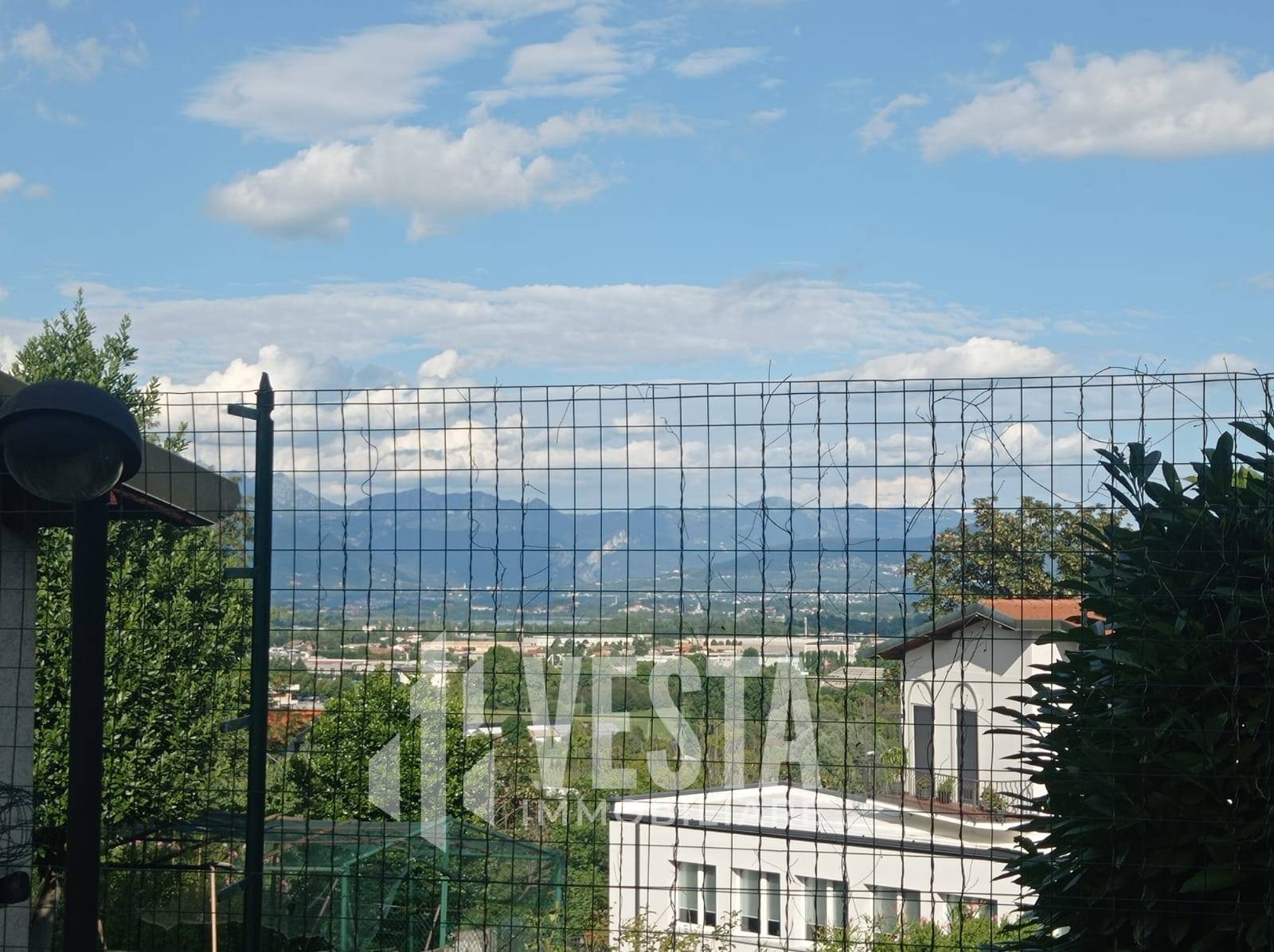 Appartamento in vendita a Erba, Buccinigo