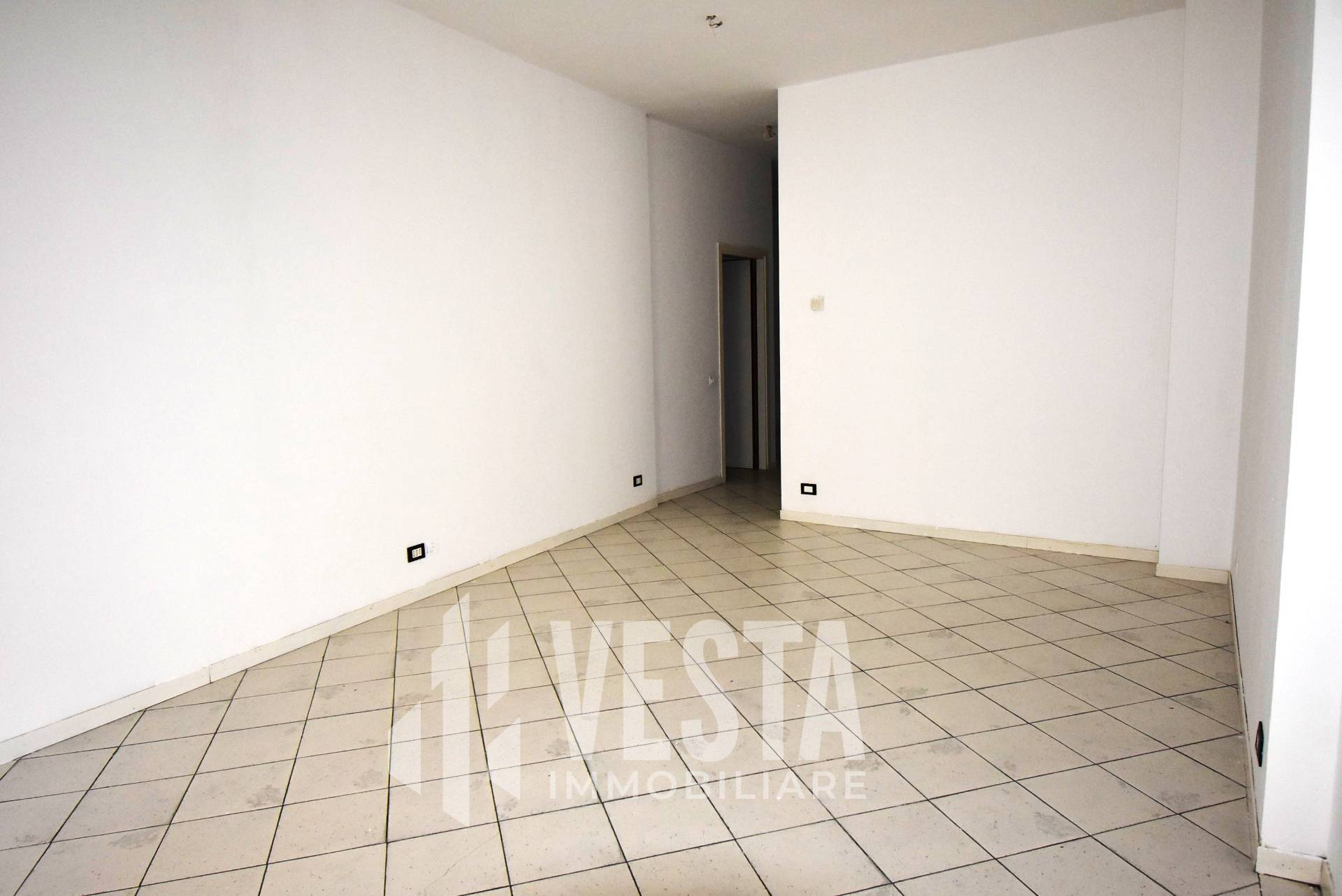 Negozio in affitto a Merate