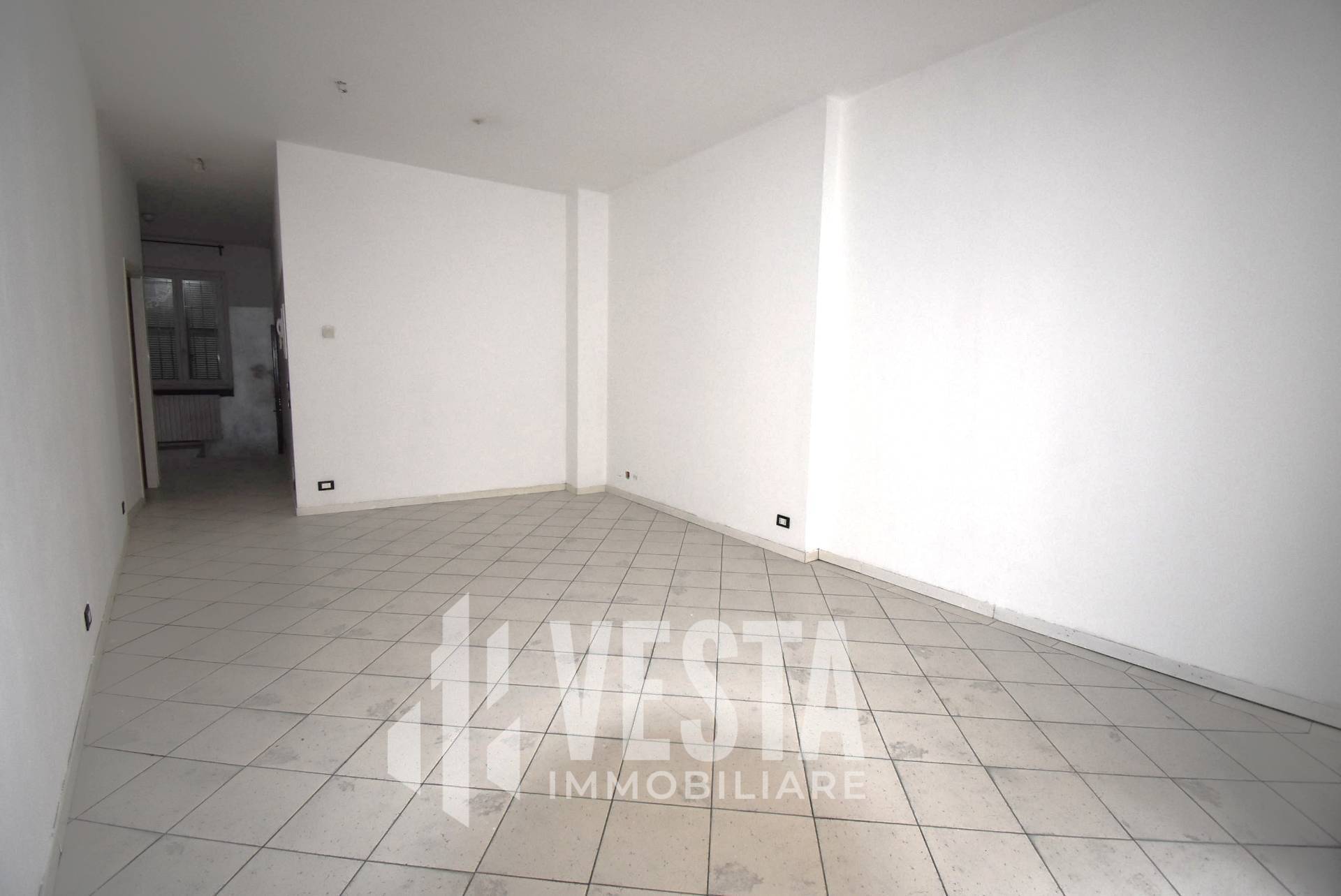 Negozio in affitto a Merate